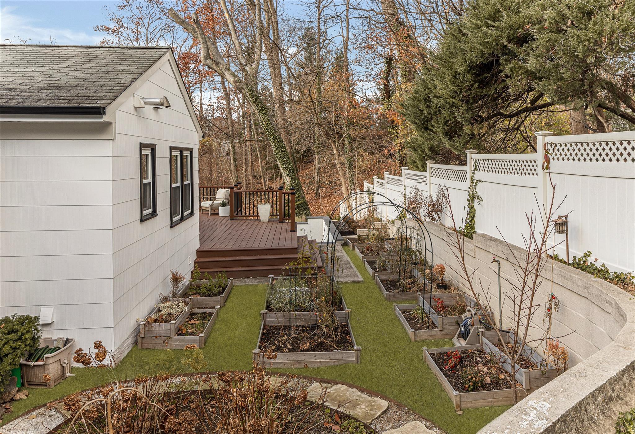 Single Family Burkewood  Westchester County, NY 10552, MLS-801906-23