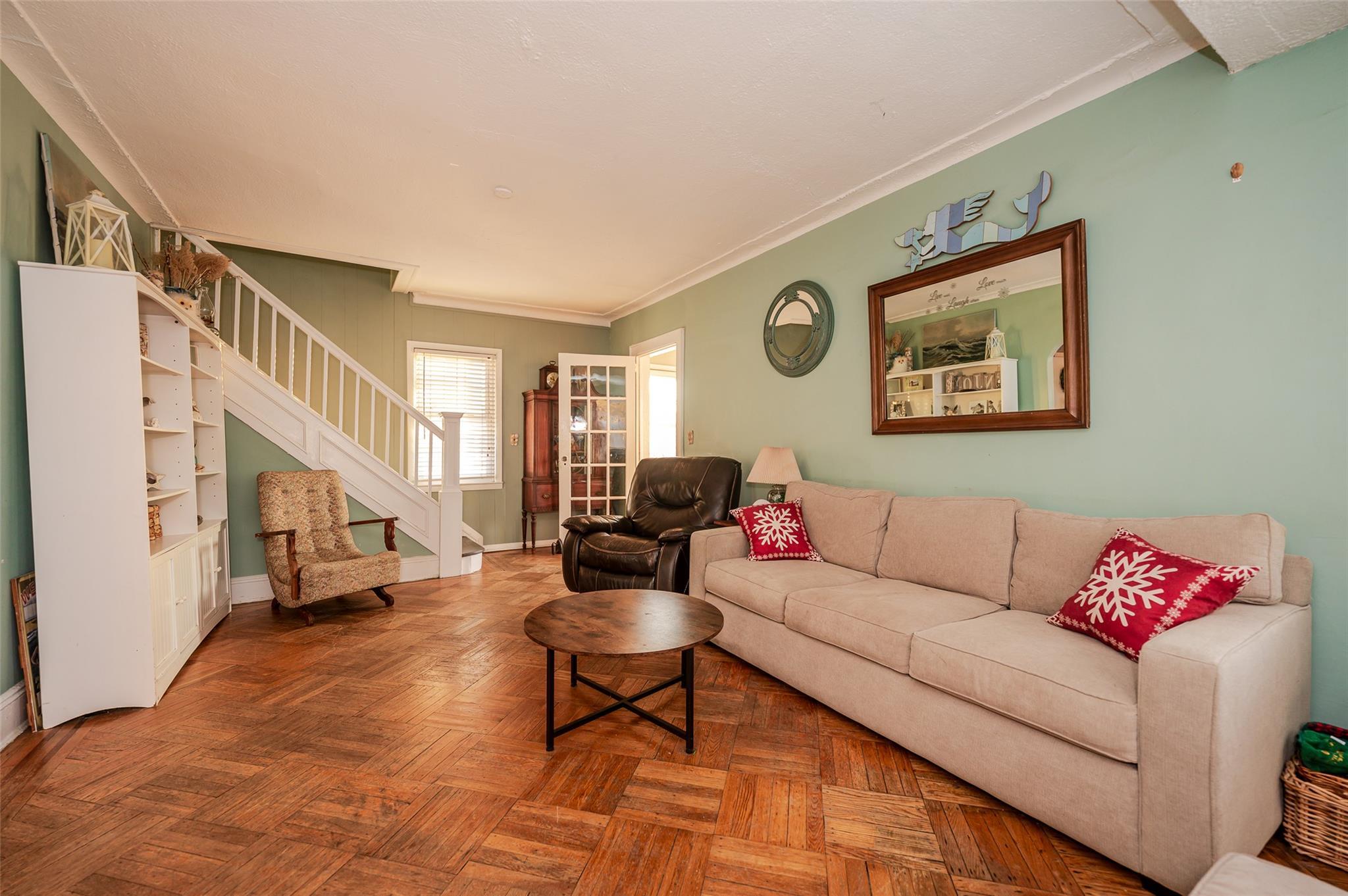 Single Family Franklin  Nassau County, NY 11561, MLS-802270-6