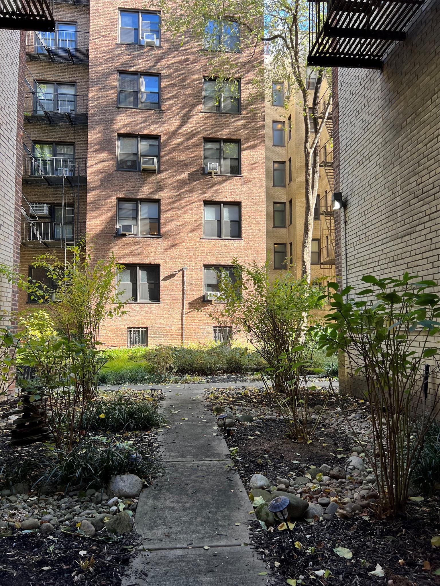 Coop 75th Street       Apartment 127  Queens, NY 11372, MLS-803311-47