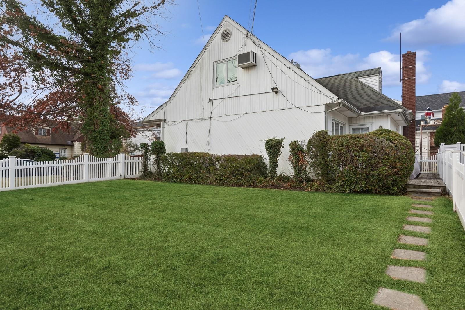 Single Family Eileen  Nassau County, NY 11598, MLS-803411-35