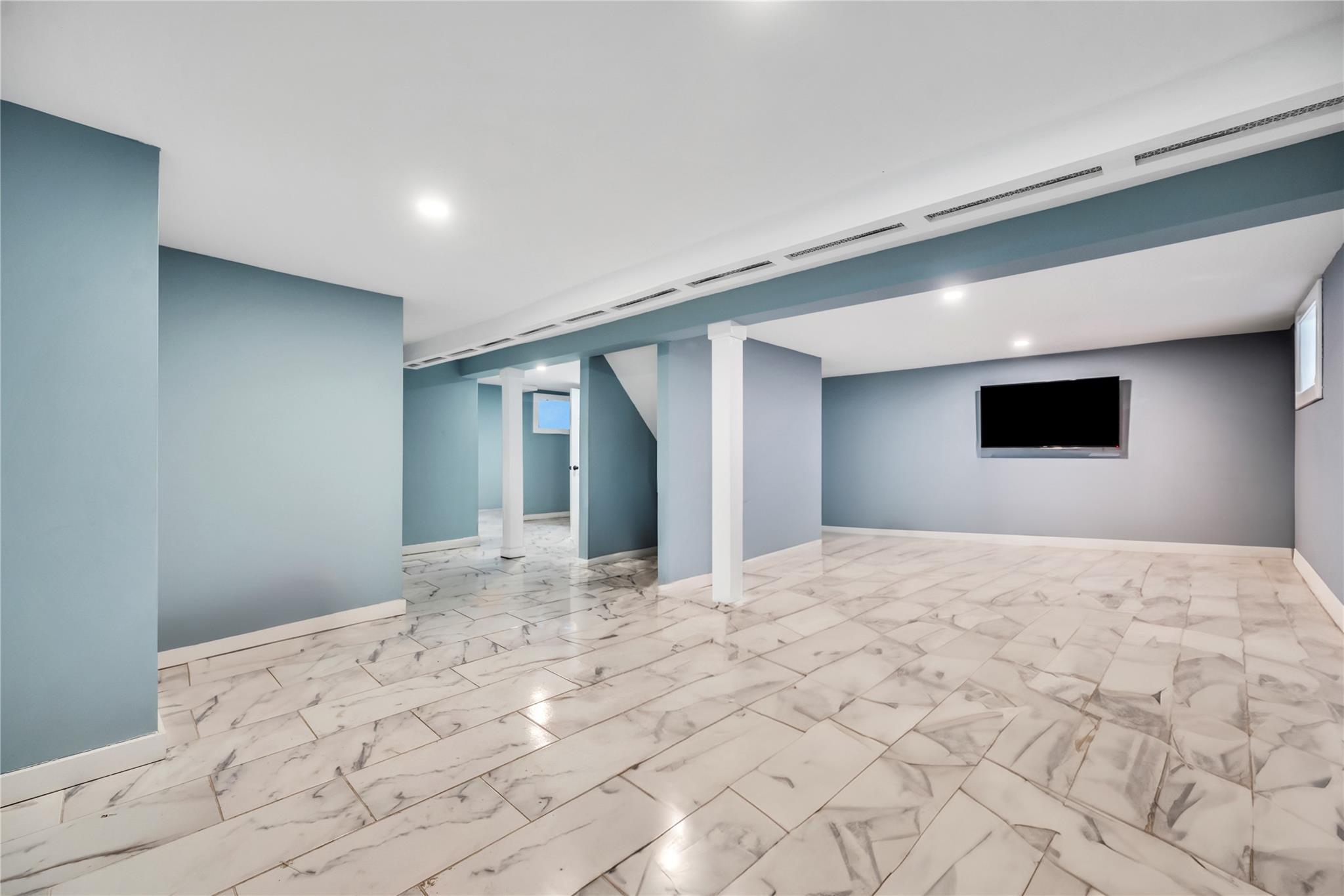 Single Family Clinton  Suffolk County, NY 11757, MLS-803444-24