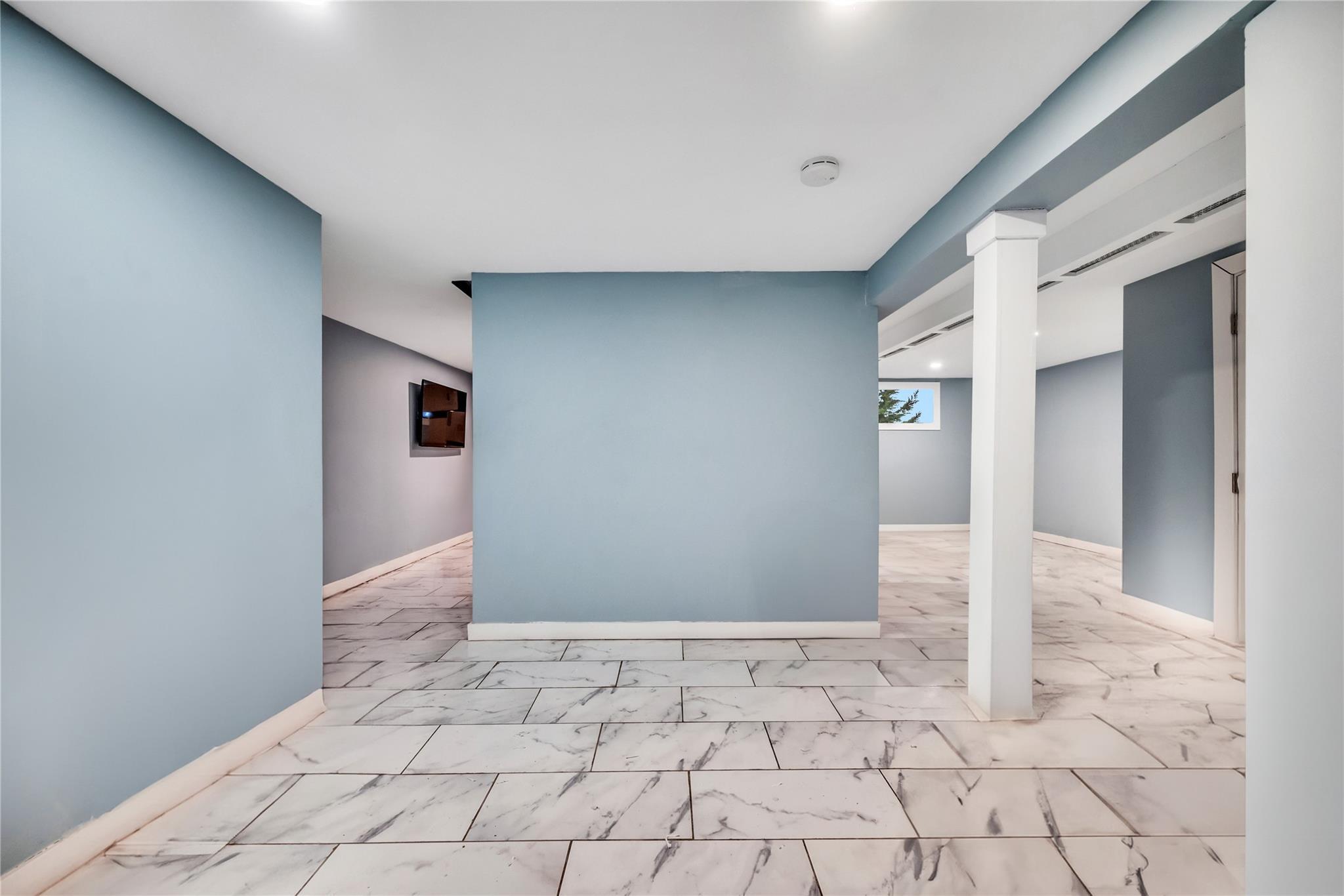 Single Family Clinton  Suffolk County, NY 11757, MLS-803444-25