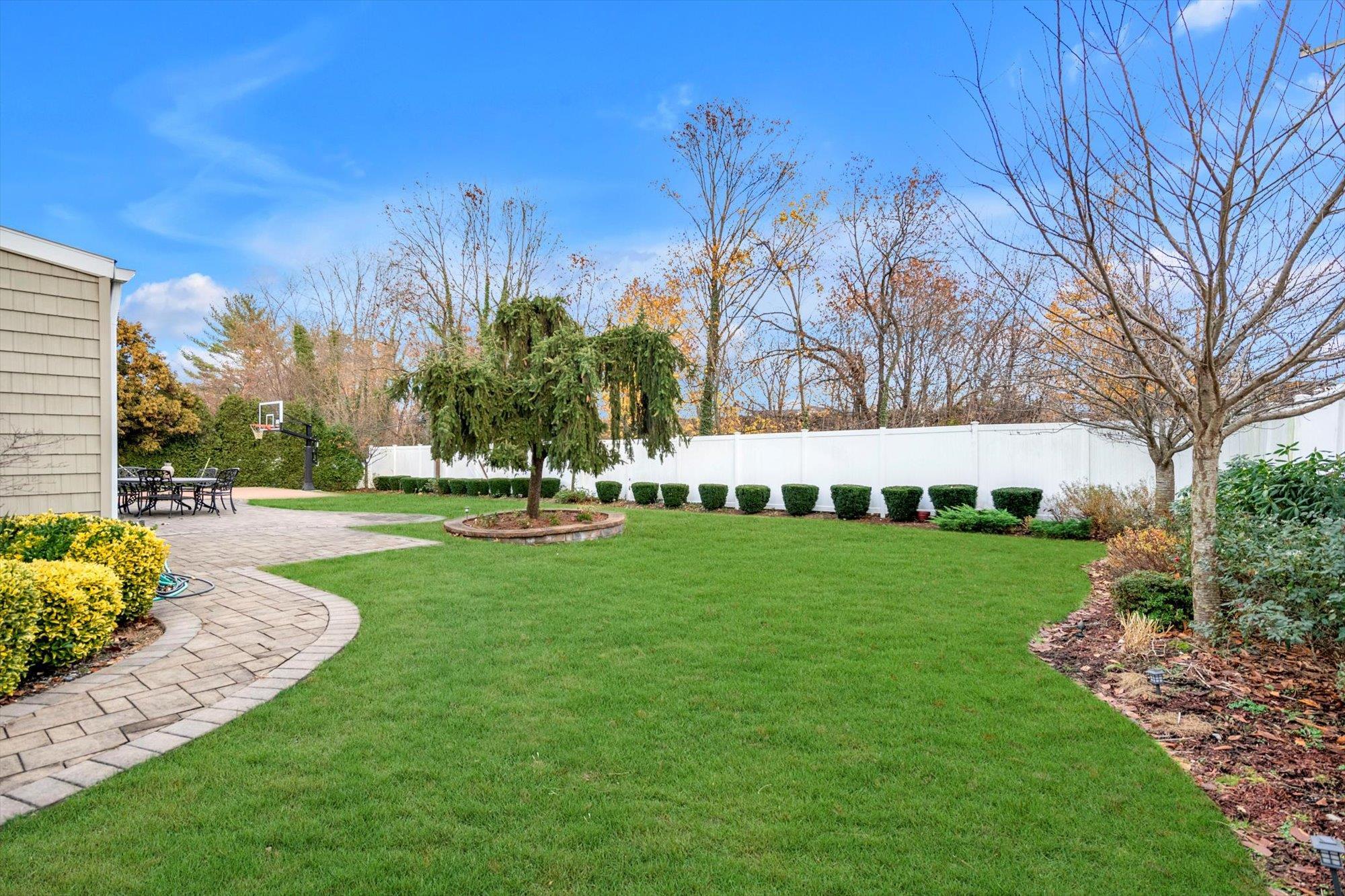 Single Family Westwood Circle  Nassau County, NY 11577, MLS-803552-22