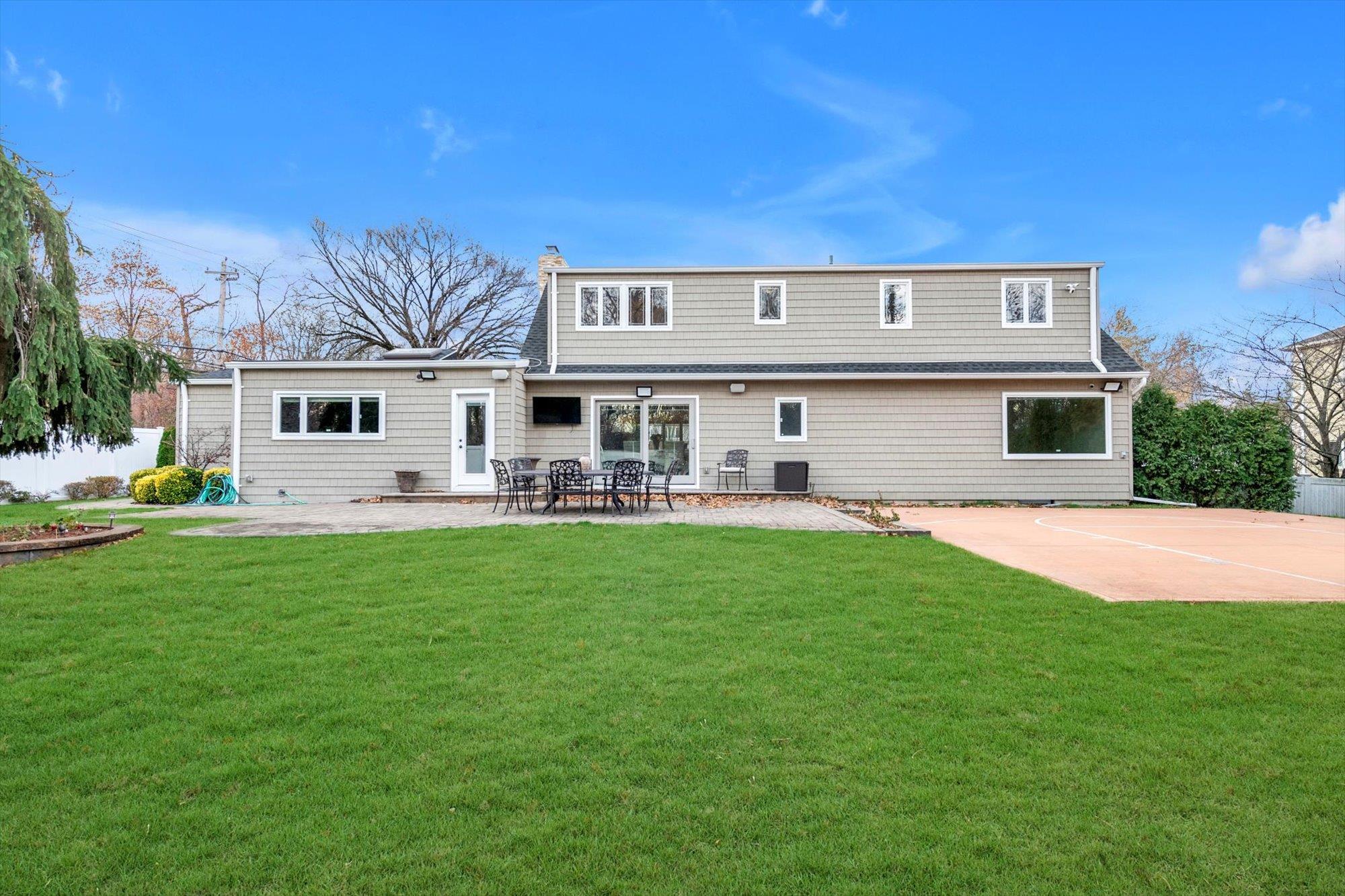 Single Family Westwood Circle  Nassau County, NY 11577, MLS-803552-23