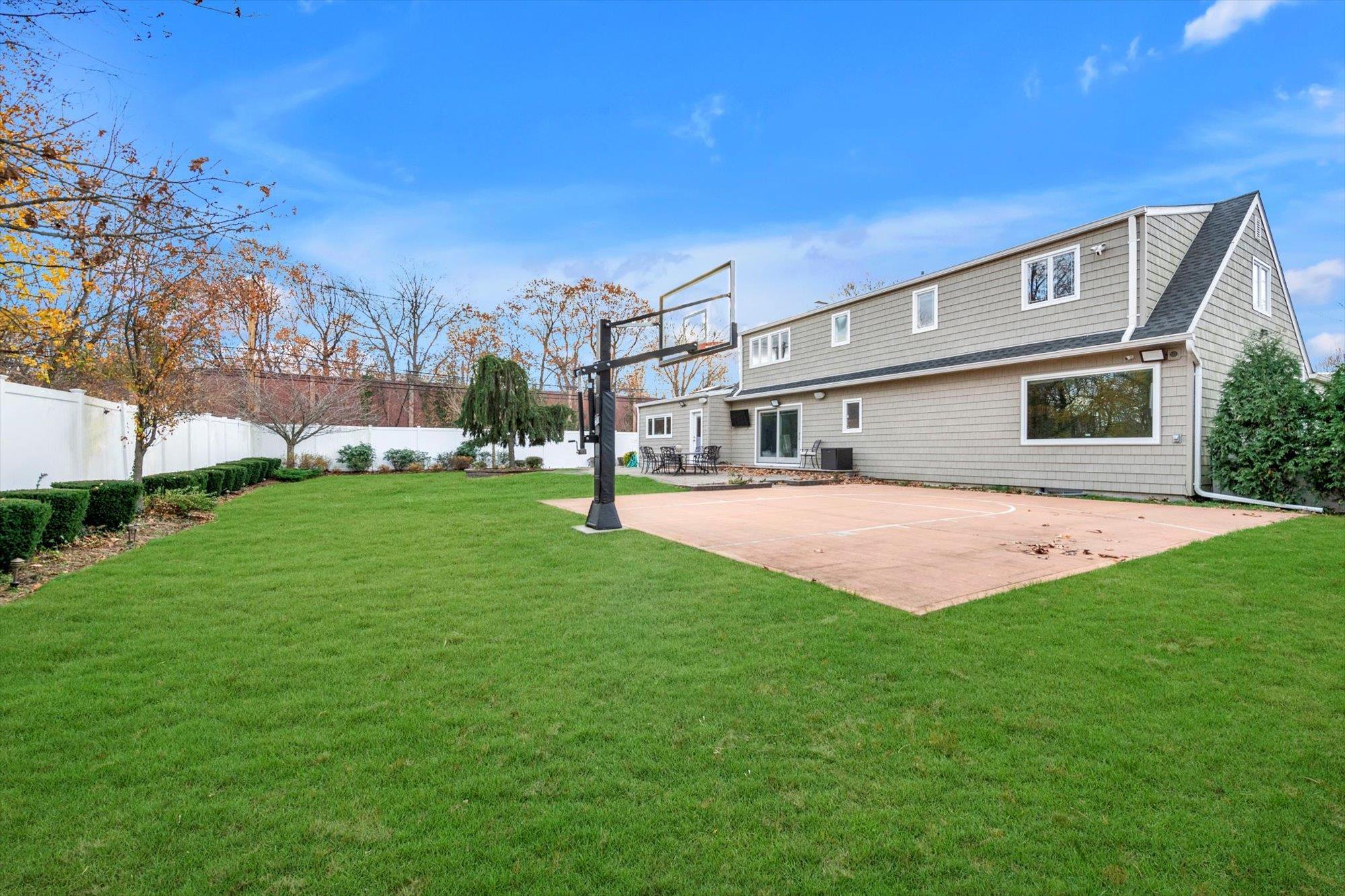 Single Family Westwood Circle  Nassau County, NY 11577, MLS-803552-24