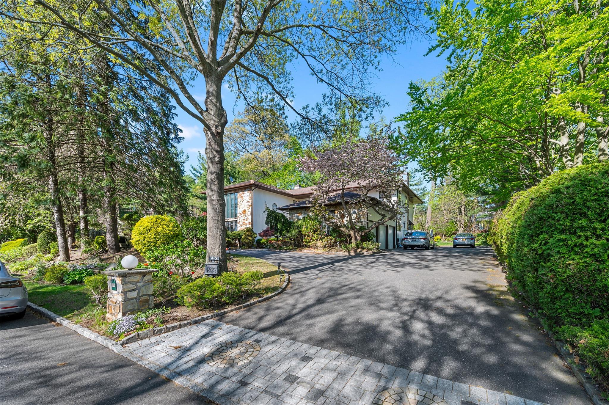 Single Family Bristol  Nassau County, NY 11030, MLS-803608-34