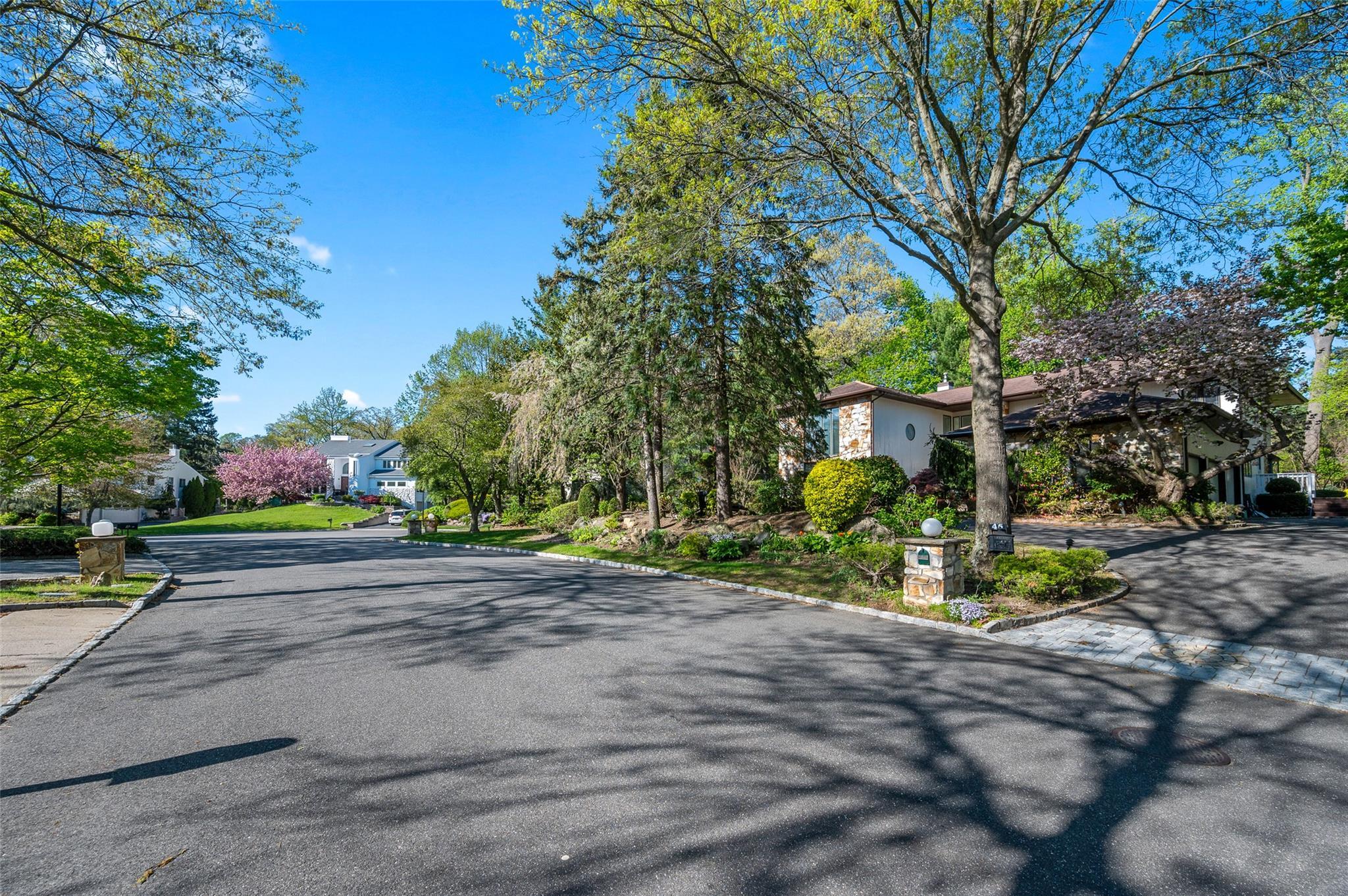 Single Family Bristol  Nassau County, NY 11030, MLS-803608-37