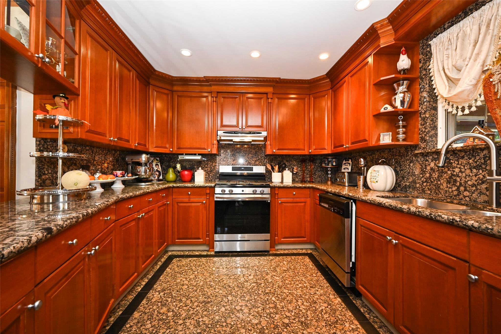 Single Family 192  Queens, NY 11365, MLS-803988-12