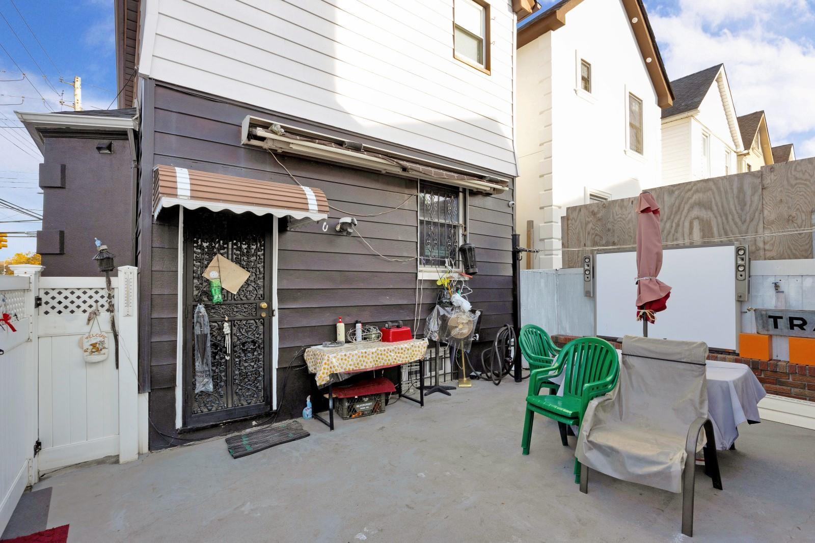 Single Family 80  Queens, NY 11379, MLS-804032-27