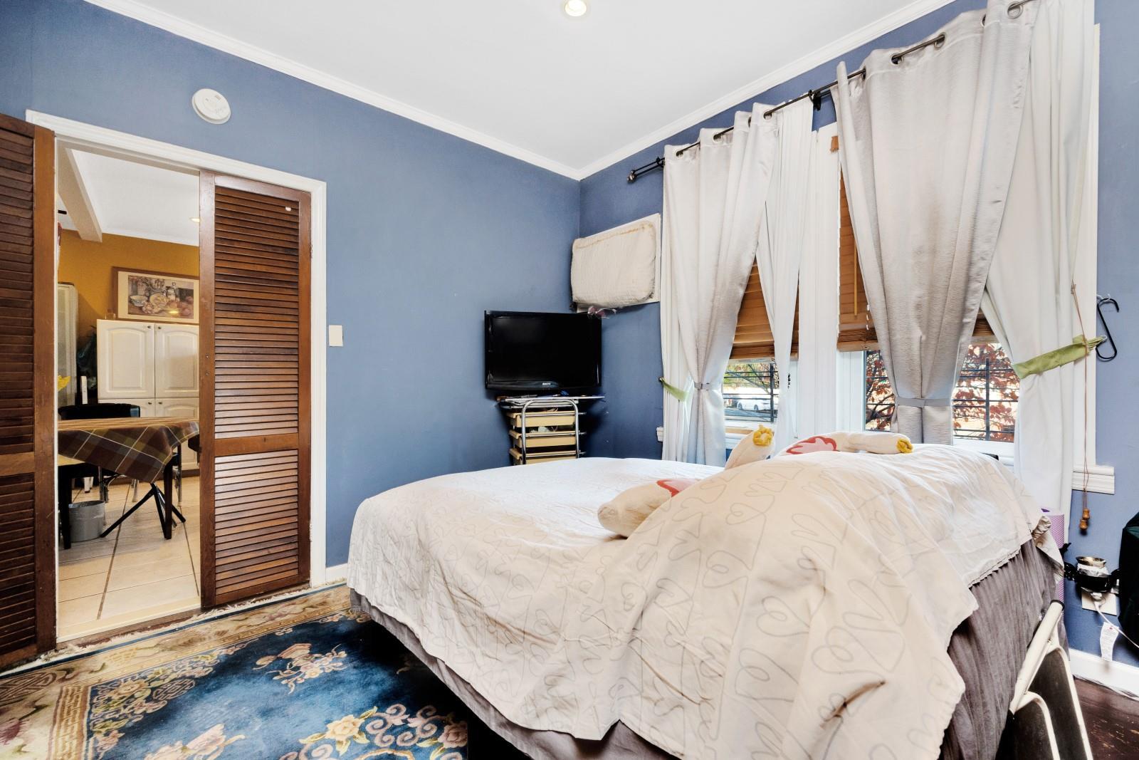 Single Family 80  Queens, NY 11379, MLS-804032-5