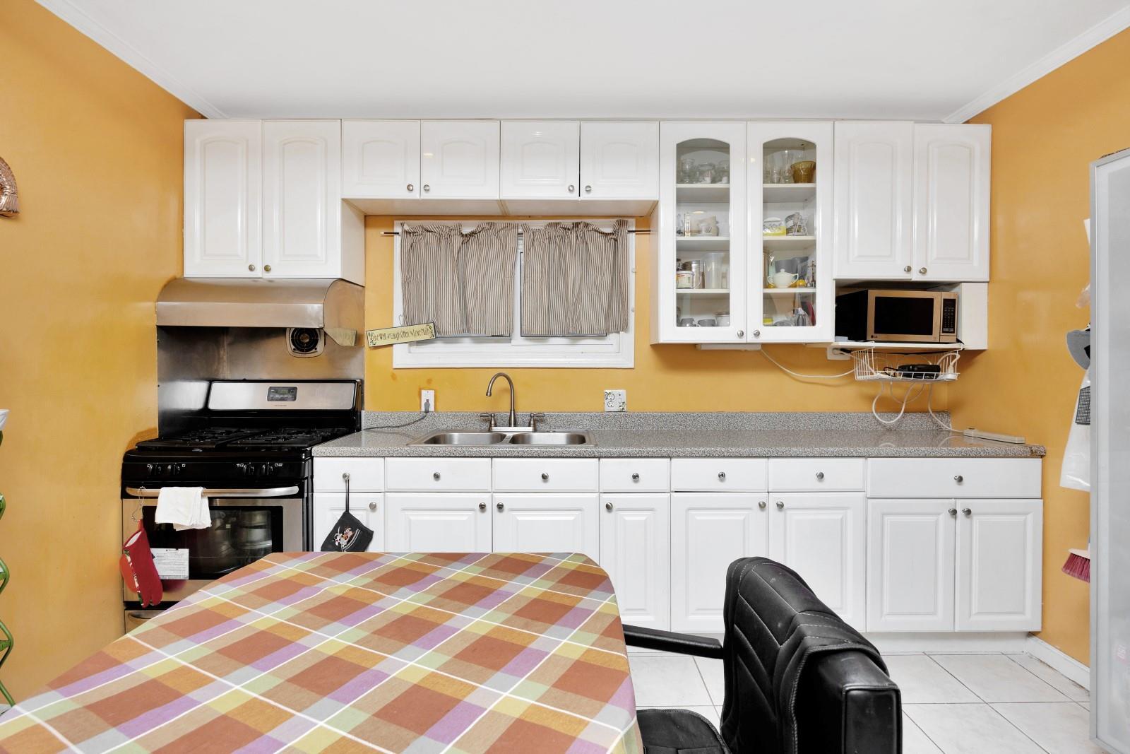 Single Family 80  Queens, NY 11379, MLS-804032-6