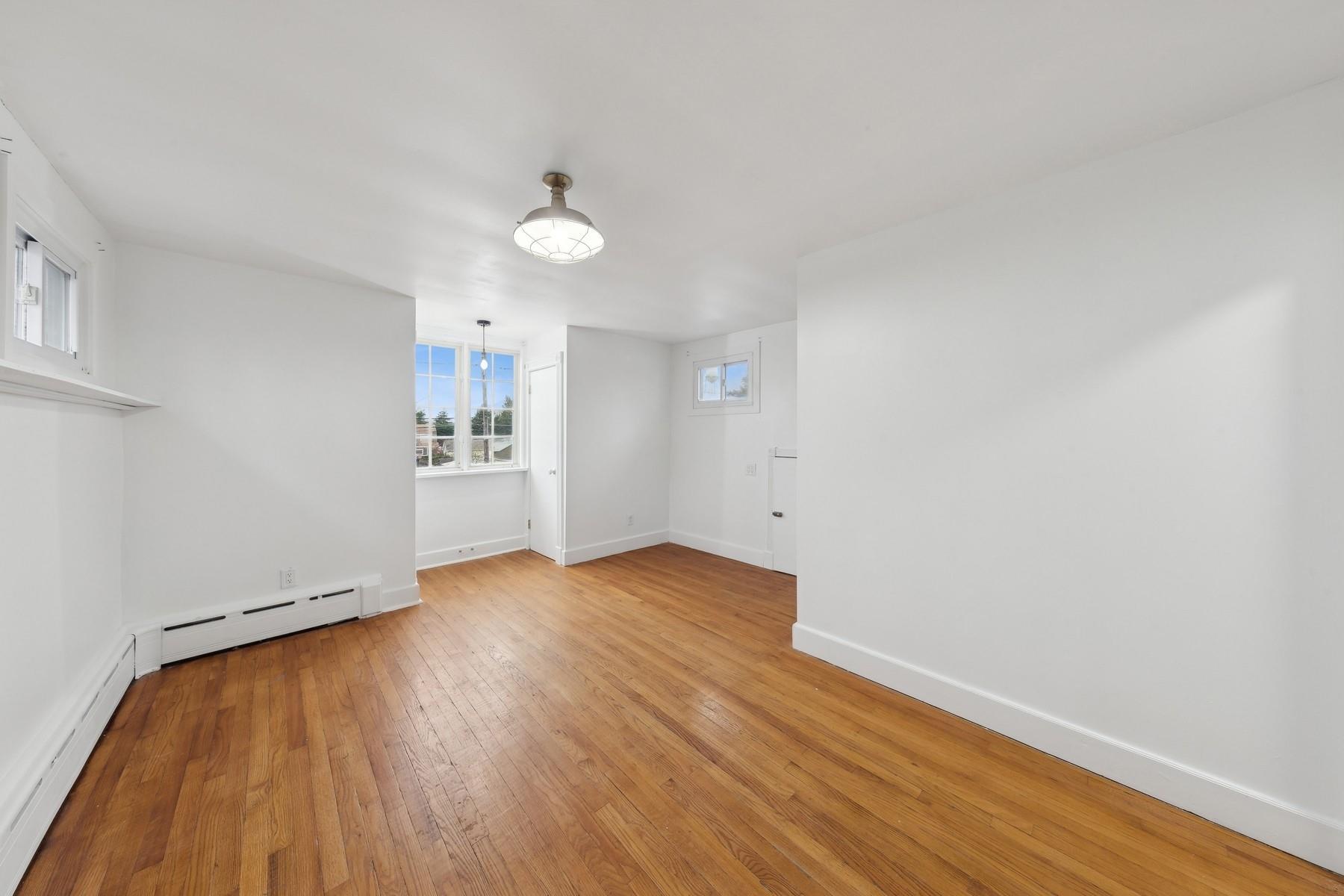 Single Family Parkway  Suffolk County, NY 11901, MLS-804152-10