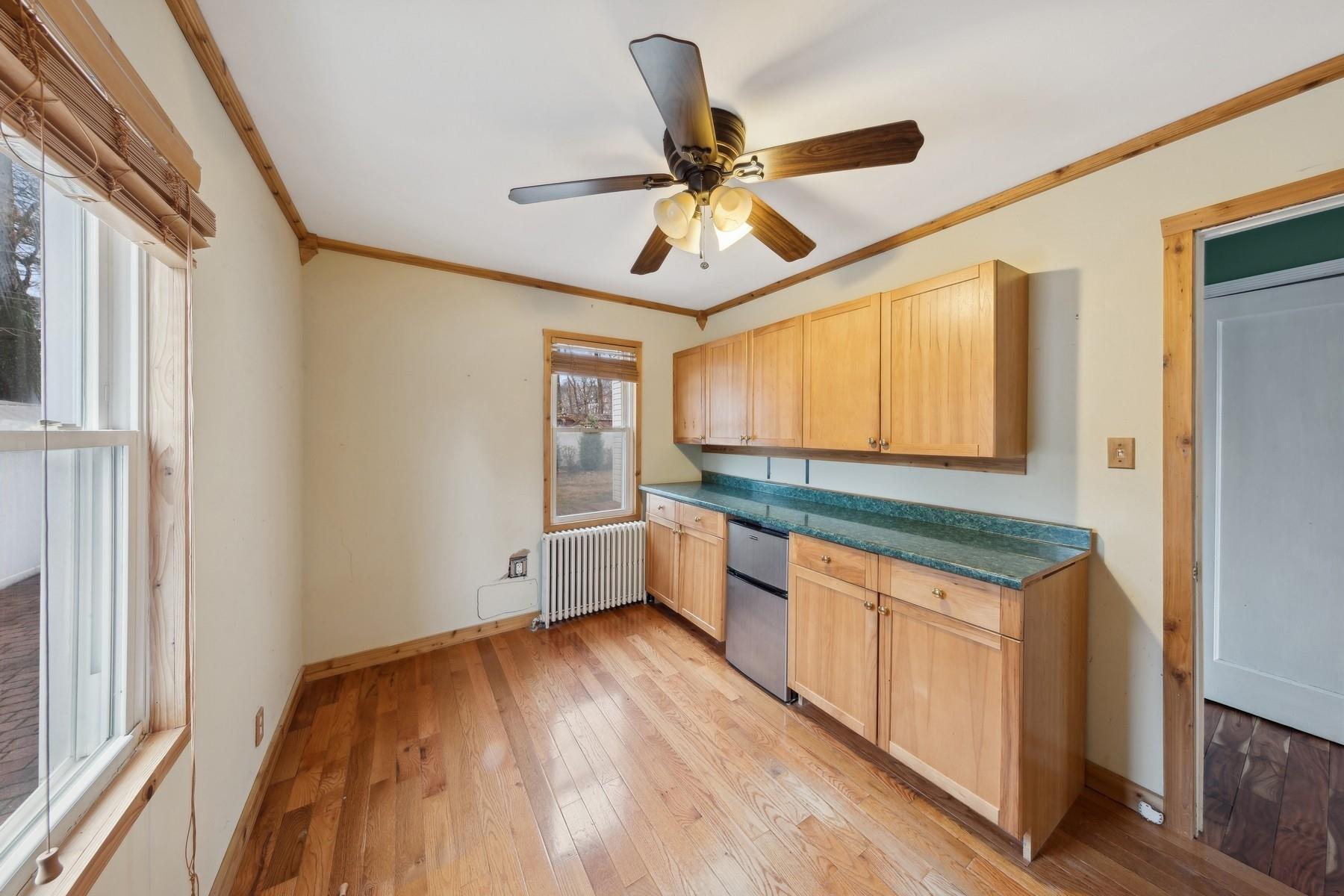 Single Family Parkway  Suffolk County, NY 11901, MLS-804152-7