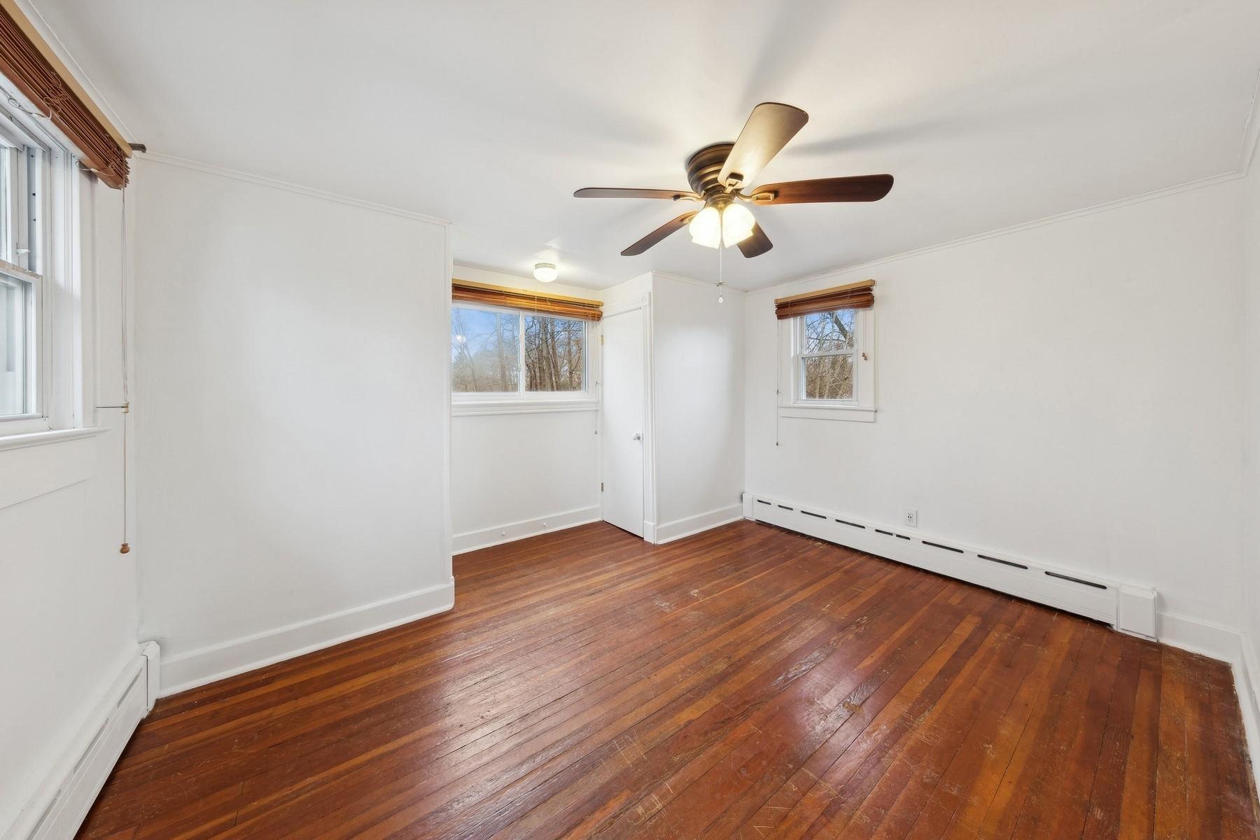 Single Family Parkway  Suffolk County, NY 11901, MLS-804152-9