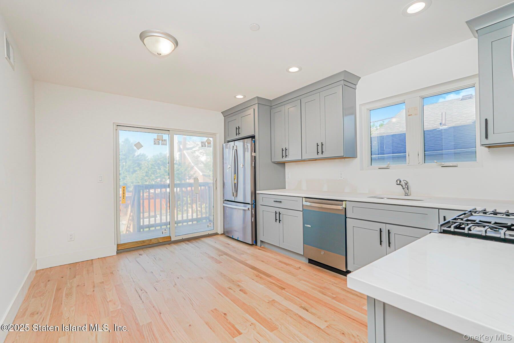 Single Family Alter Staten Island, NY 10305, MLS-804159-12