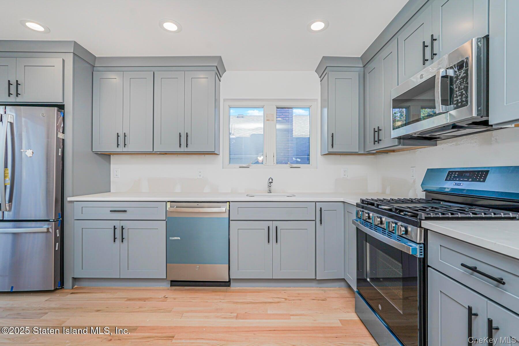 Single Family Alter Staten Island, NY 10305, MLS-804159-13