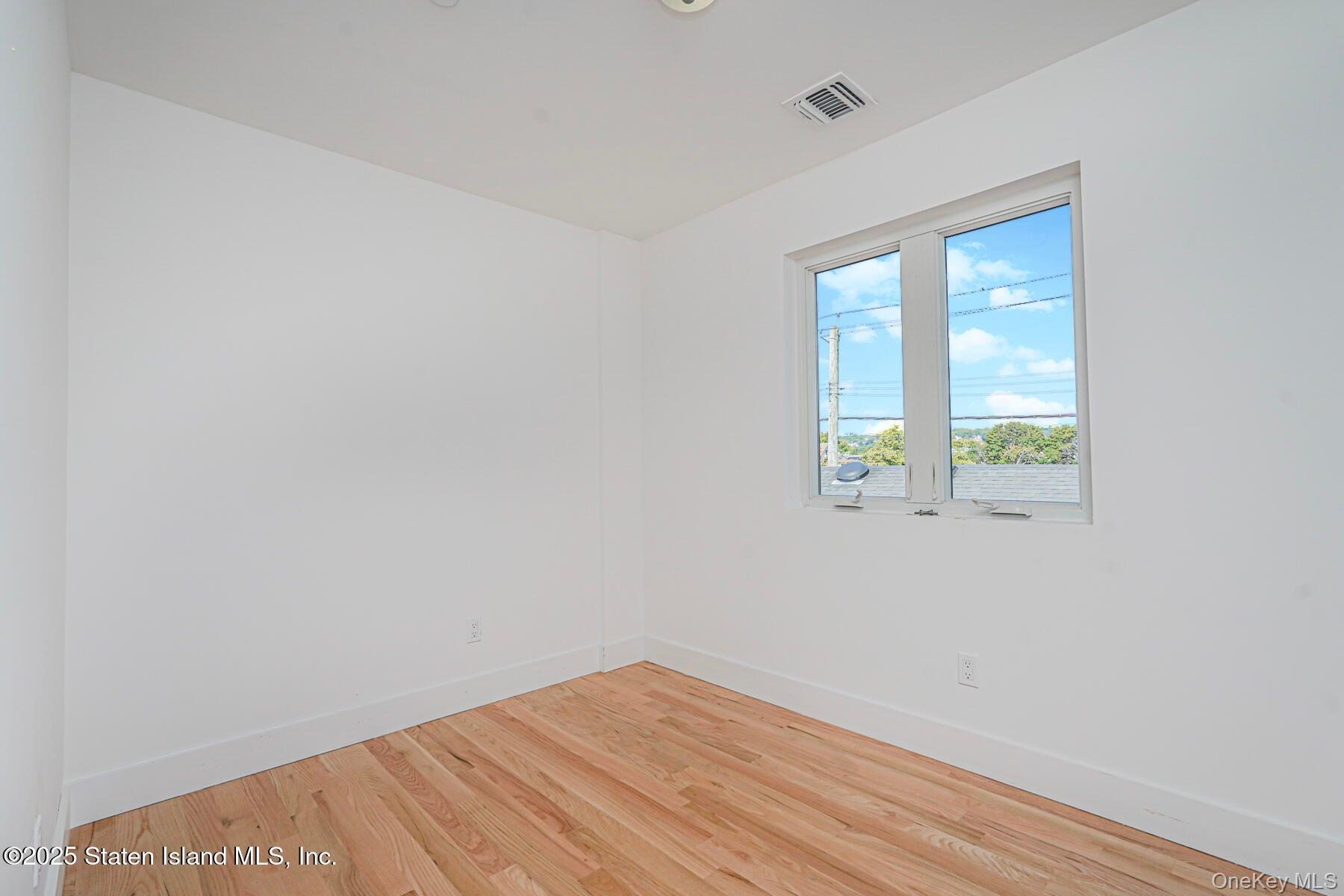 Single Family Alter Staten Island, NY 10305, MLS-804159-22