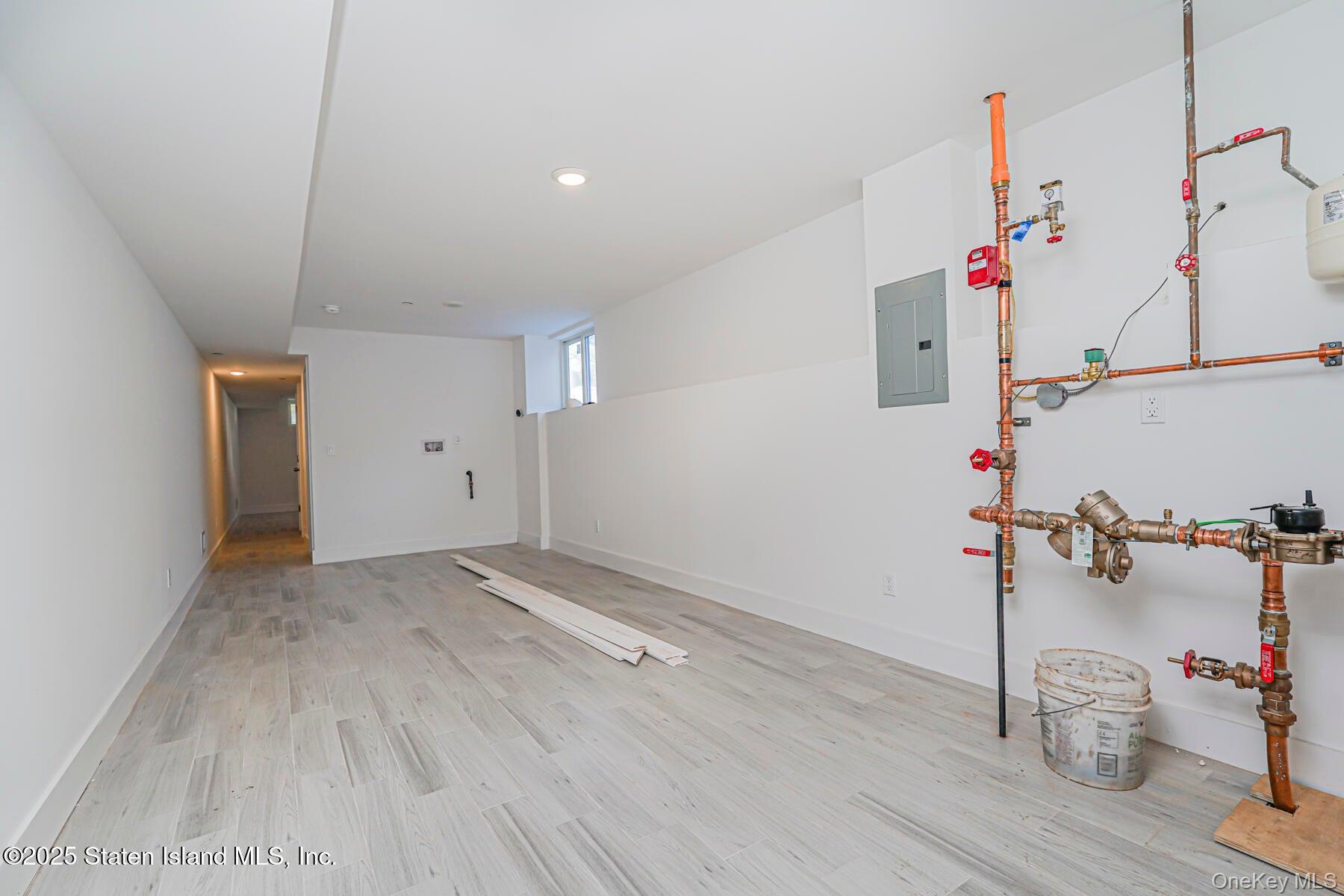 Single Family Alter Staten Island, NY 10305, MLS-804159-25