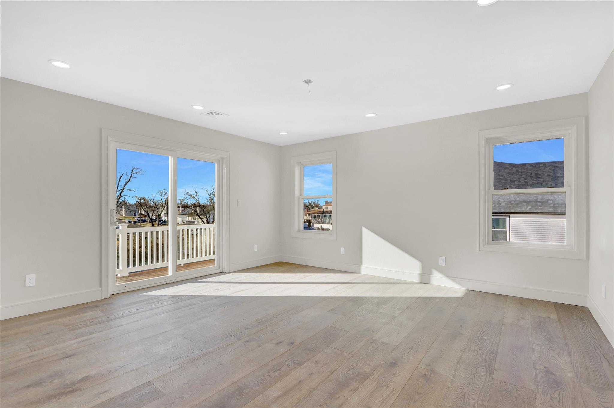 Single Family 9th  Suffolk County, NY 11757, MLS-804229-25
