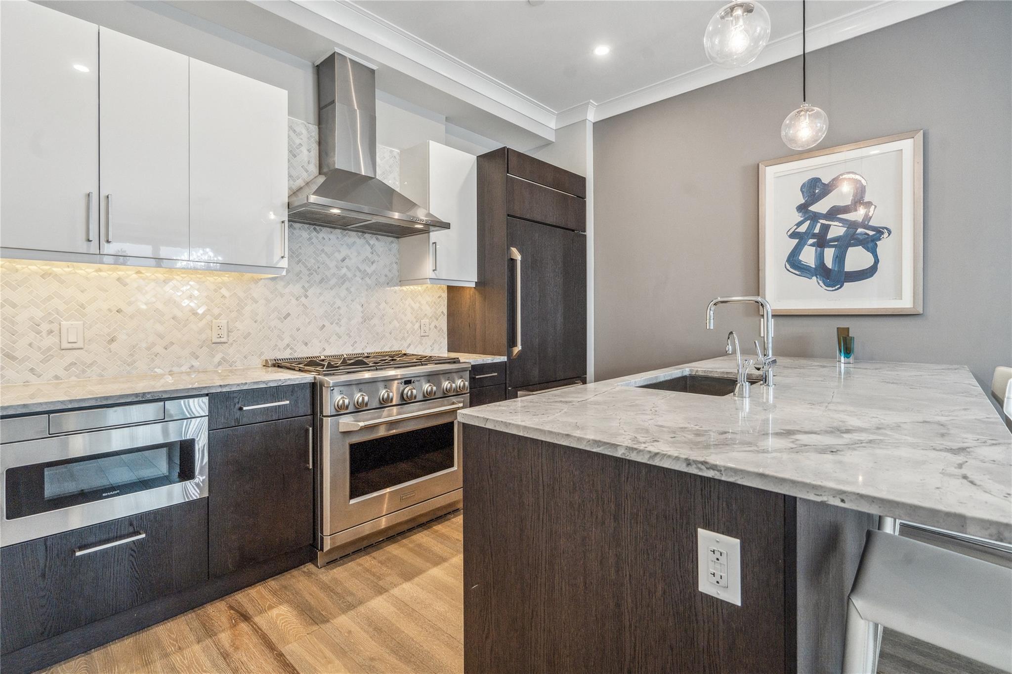Condo Garvies Point  Nassau County, NY 11542, MLS-804230-22