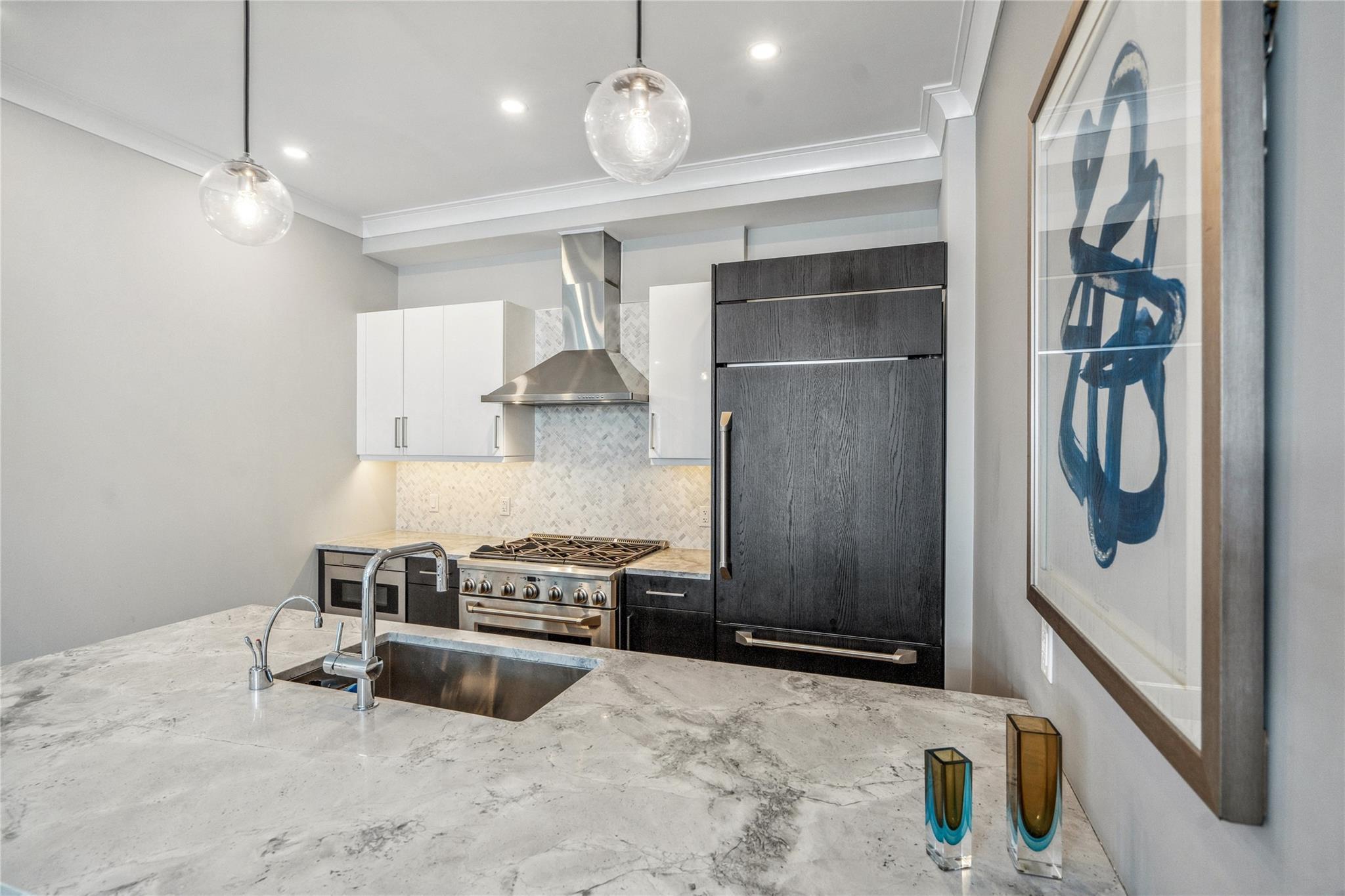 Condo Garvies Point  Nassau County, NY 11542, MLS-804230-24