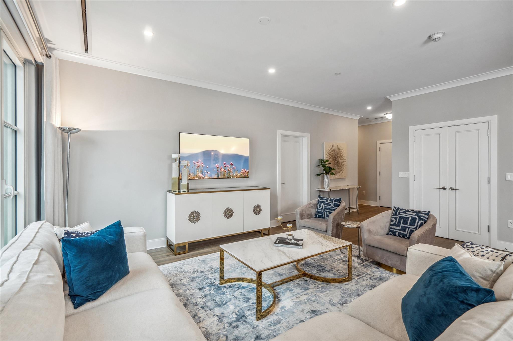 Condo Garvies Point  Nassau County, NY 11542, MLS-804230-6