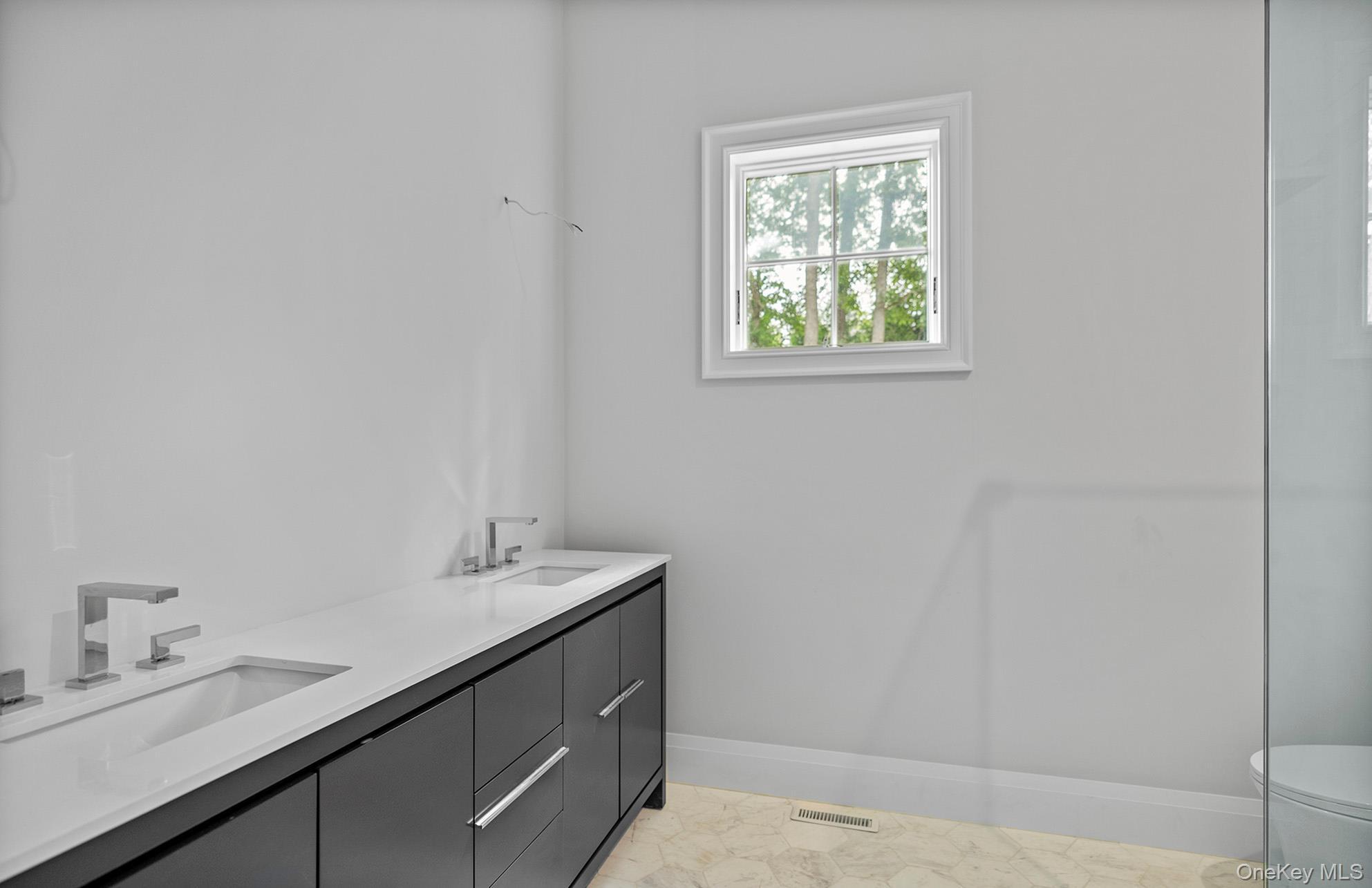 Single Family Noyack Rd Suffolk County, NY 11963, MLS-805134-25