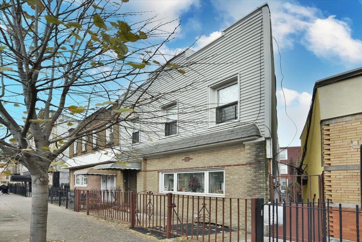 Single Family Forest  Queens, NY 11385, MLS-805244-3