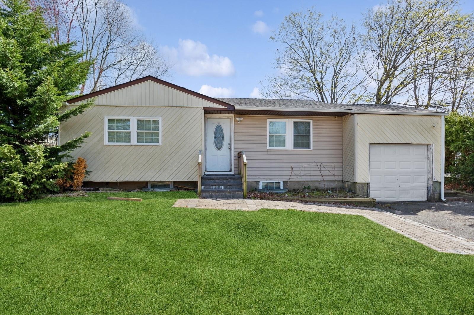Single Family Louise  Suffolk County, NY 11772, MLS-805462-3