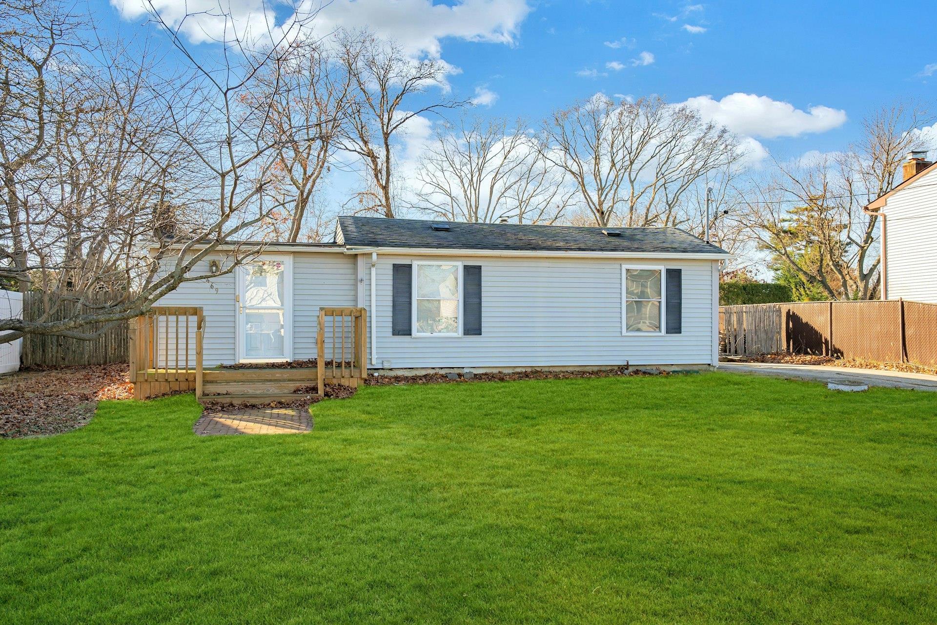 Single Family East  Suffolk County, NY 11757, MLS-805626-3