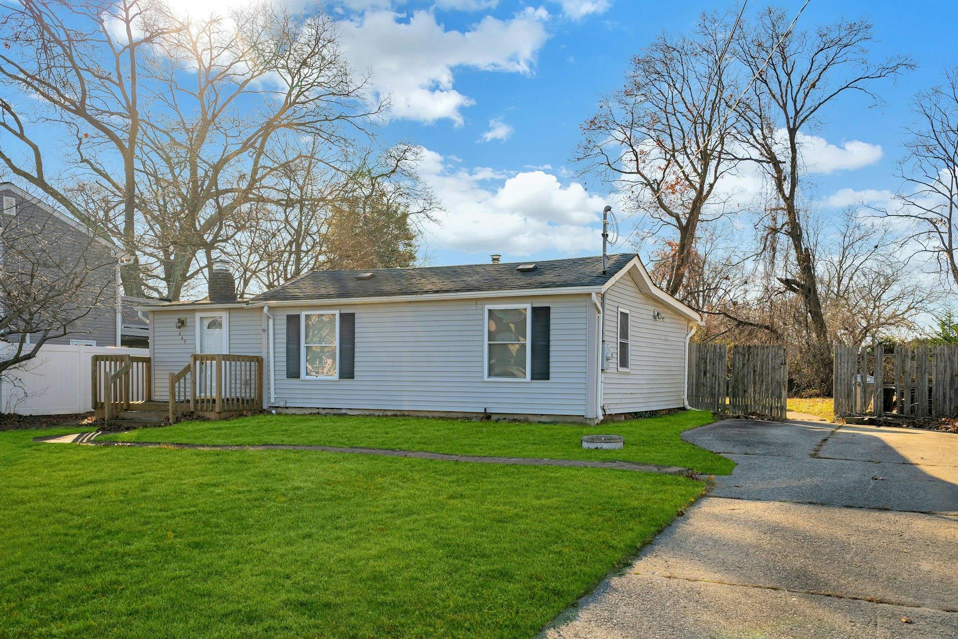 Single Family East  Suffolk County, NY 11757, MLS-805626-5
