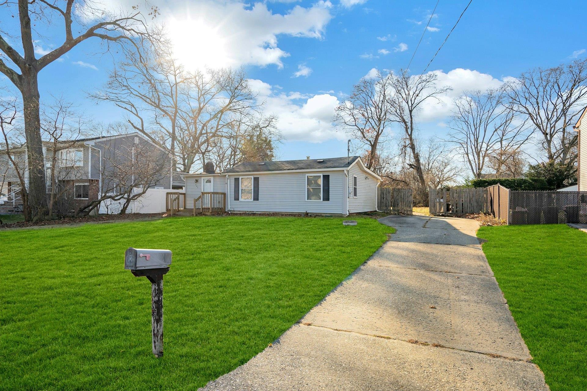 Single Family East  Suffolk County, NY 11757, MLS-805626-6