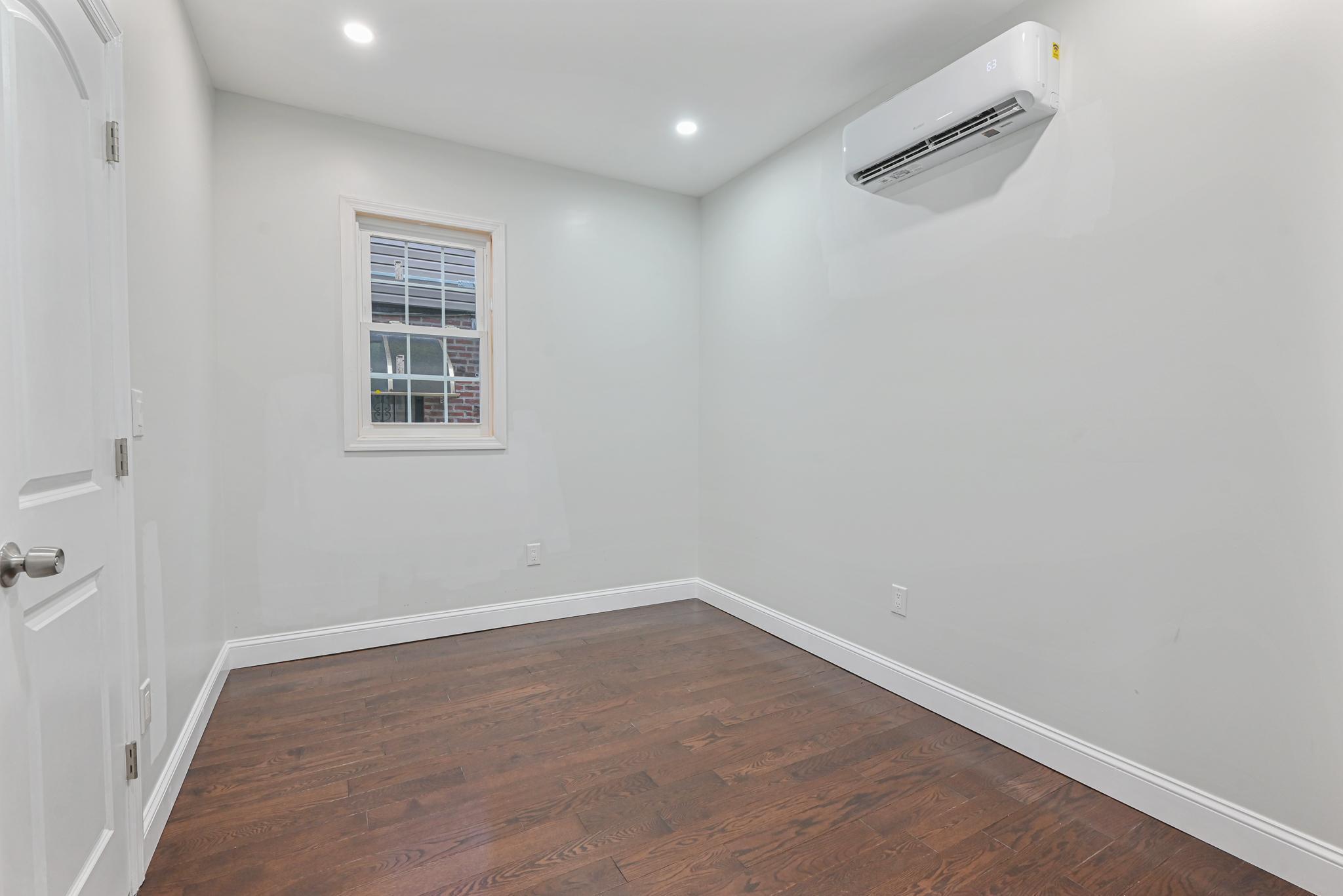 Single Family Brocher  Queens, NY 11434, MLS-805710-10