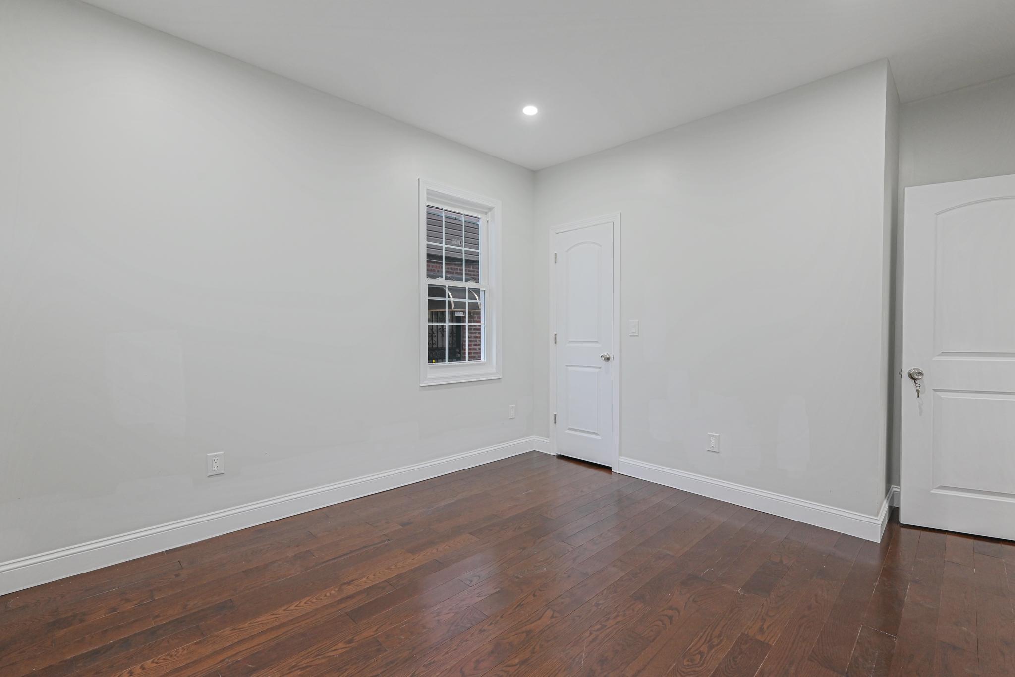Single Family Brocher  Queens, NY 11434, MLS-805710-12