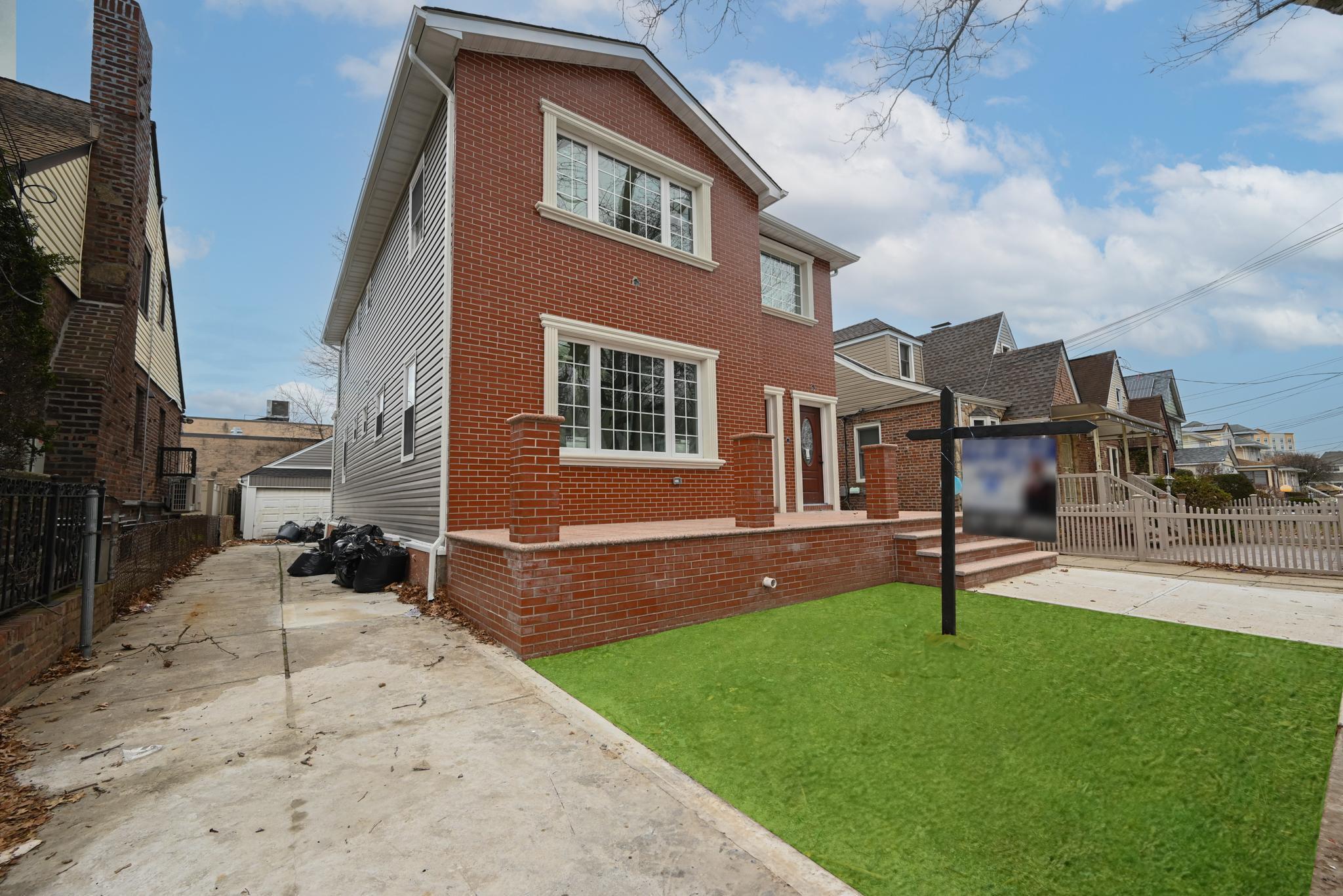 Single Family Brocher  Queens, NY 11434, MLS-805710-3