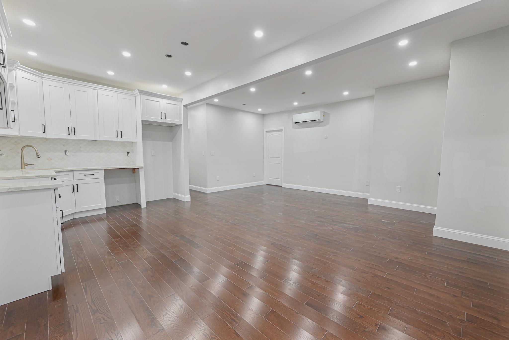 Single Family Brocher  Queens, NY 11434, MLS-805710-6