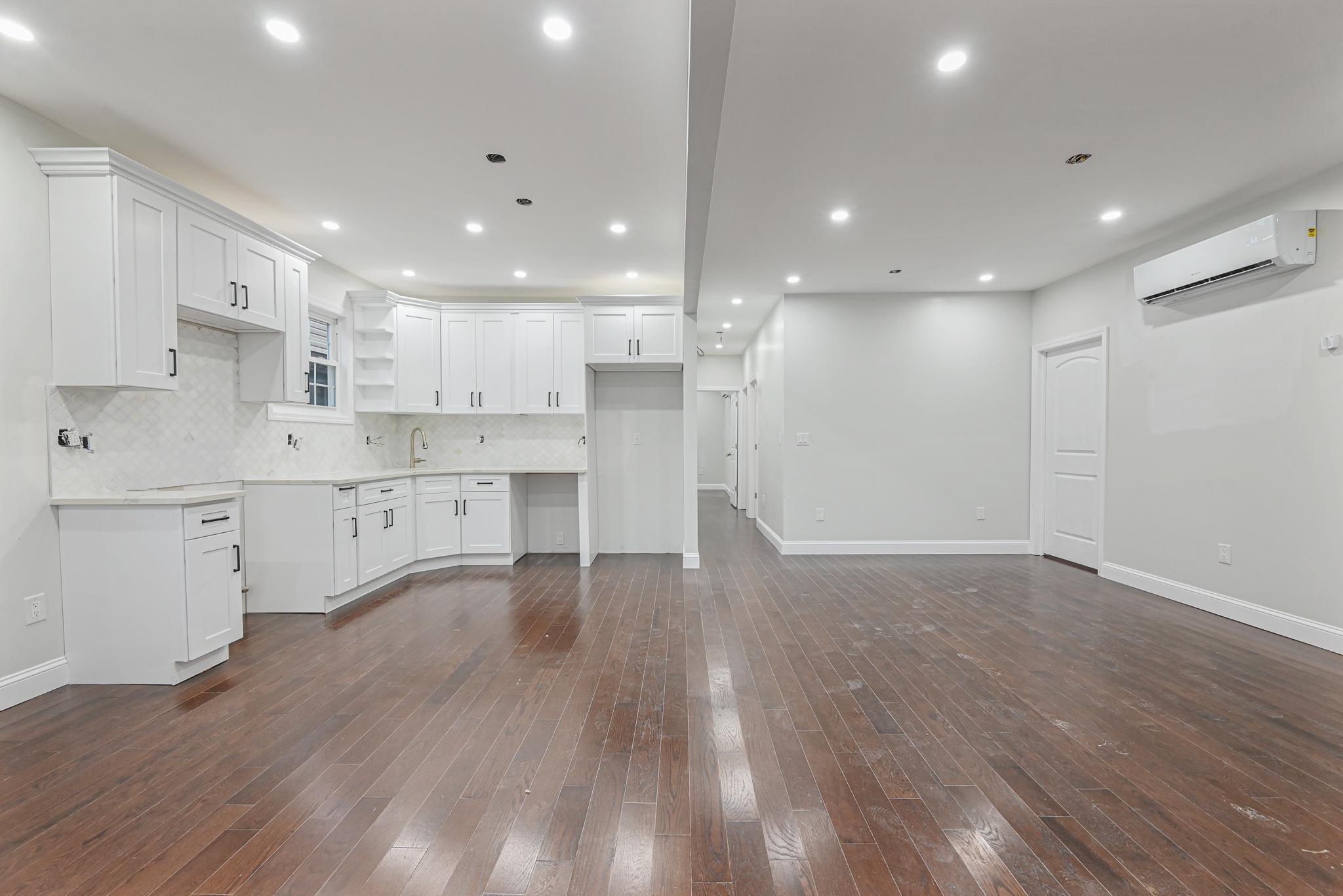 Single Family Brocher  Queens, NY 11434, MLS-805710-8
