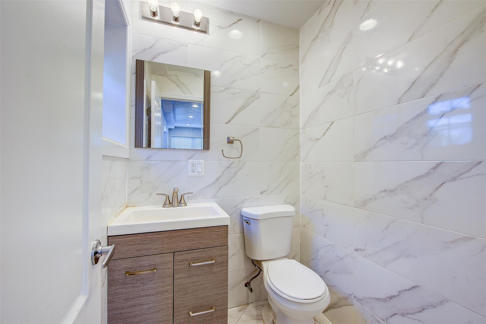 Apartment De Reimer  Bronx, NY 10466, MLS-805824-13