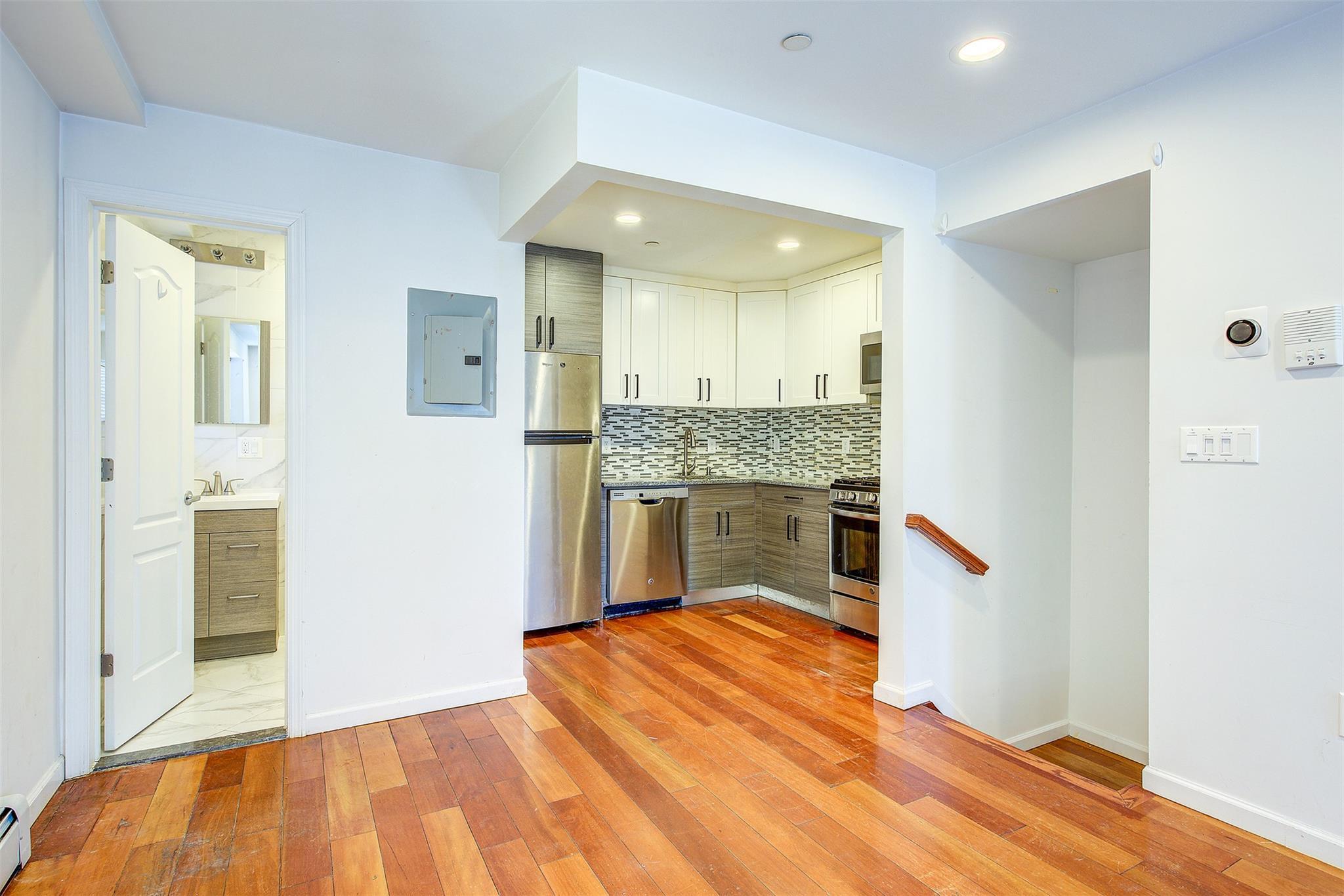 Apartment De Reimer  Bronx, NY 10466, MLS-805824-8