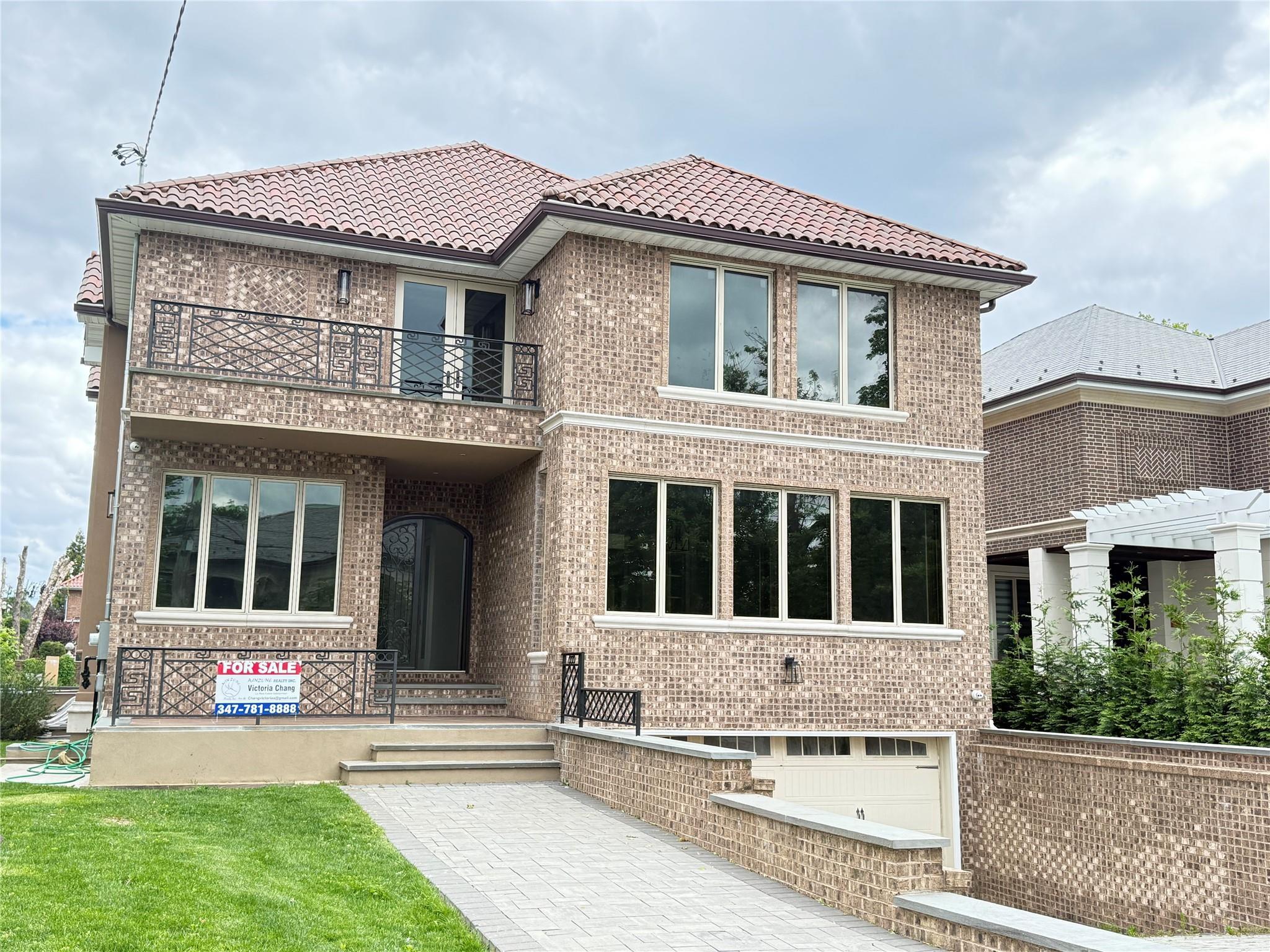 Single Family Boulevard  Queens, NY 11357, MLS-806212-16