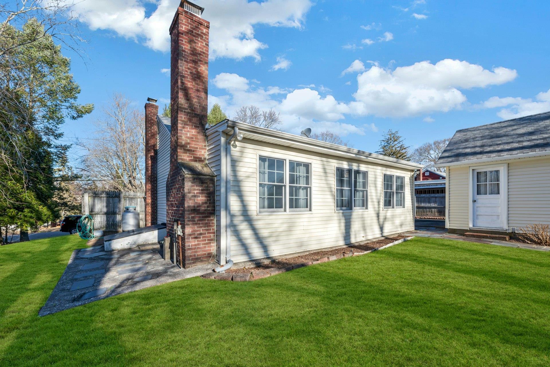 Single Family Ruth  Suffolk County, NY 11952, MLS-806218-23