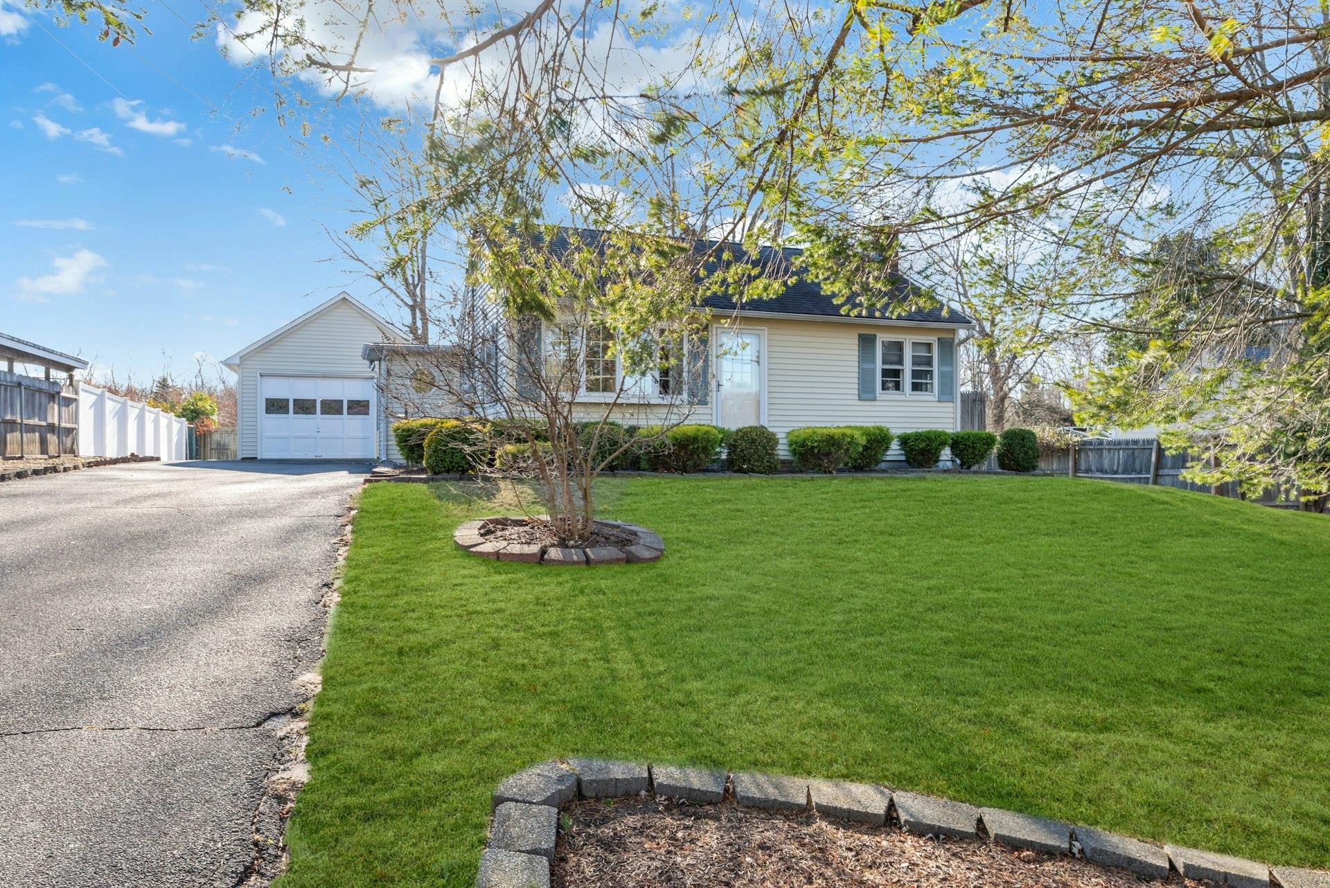 Single Family Ruth  Suffolk County, NY 11952, MLS-806218-24