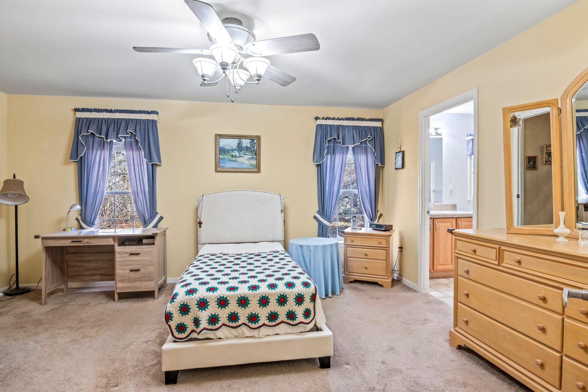 Single Family Old Country Road  Suffolk County, NY 11901, MLS-806946-9