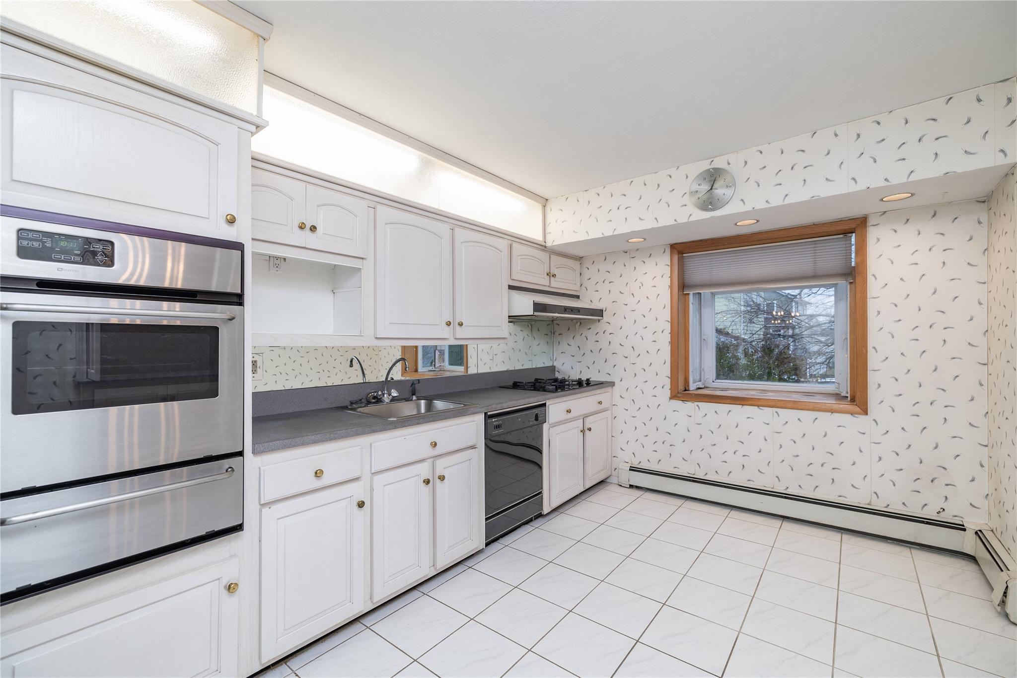 Single Family Branch  Nassau County, NY 11520, MLS-806968-7