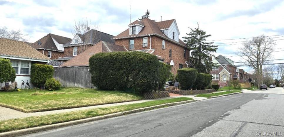 Single Family Bixley Heath  Nassau County, NY 11563, MLS-807028-5