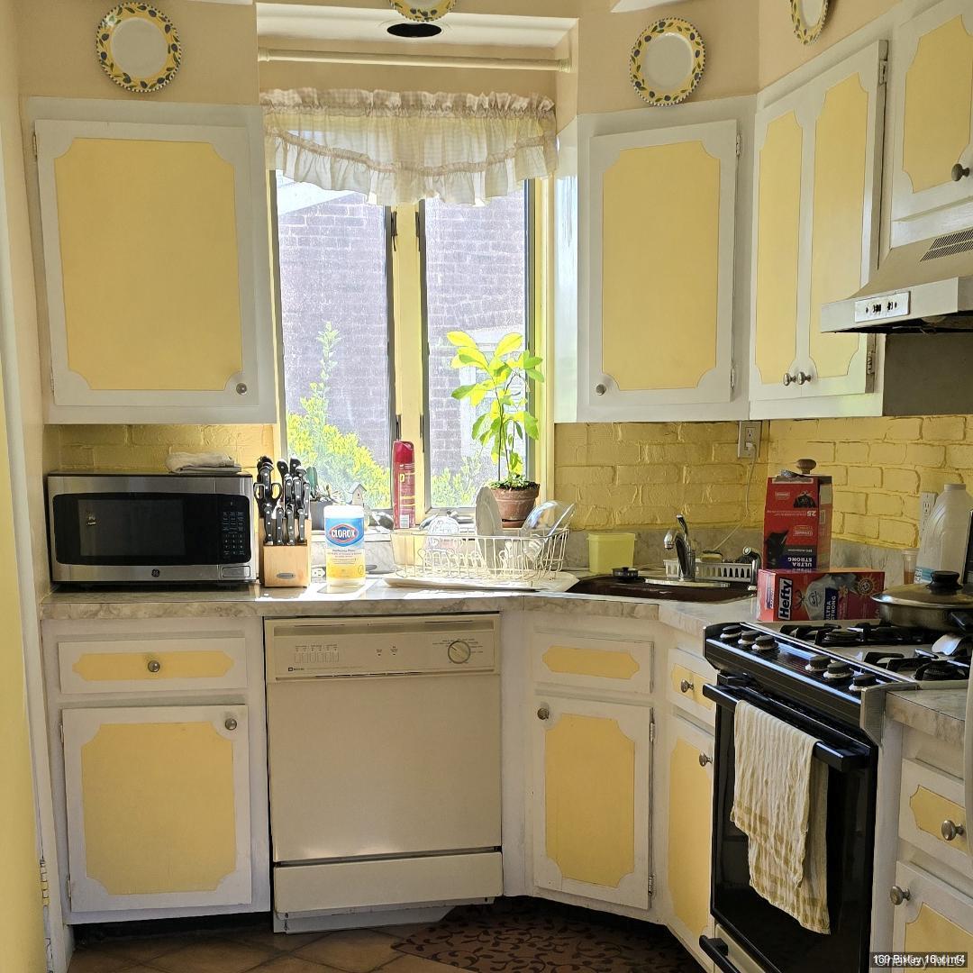 Single Family Bixley Heath  Nassau County, NY 11563, MLS-807028-9