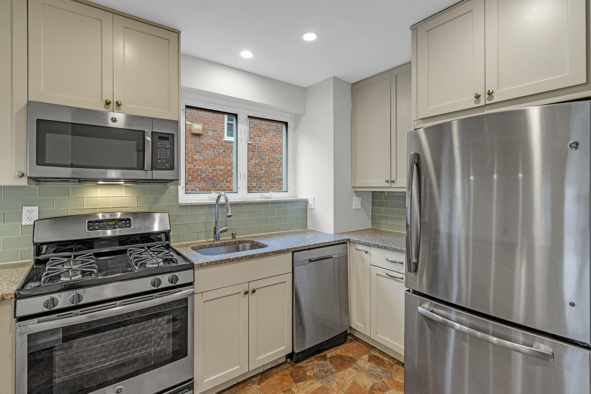 Apartment Spencer  Bronx, NY 10471, MLS-807070-11