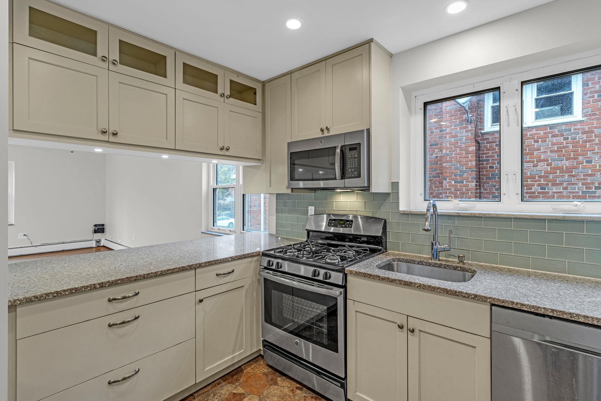 Apartment Spencer  Bronx, NY 10471, MLS-807070-12