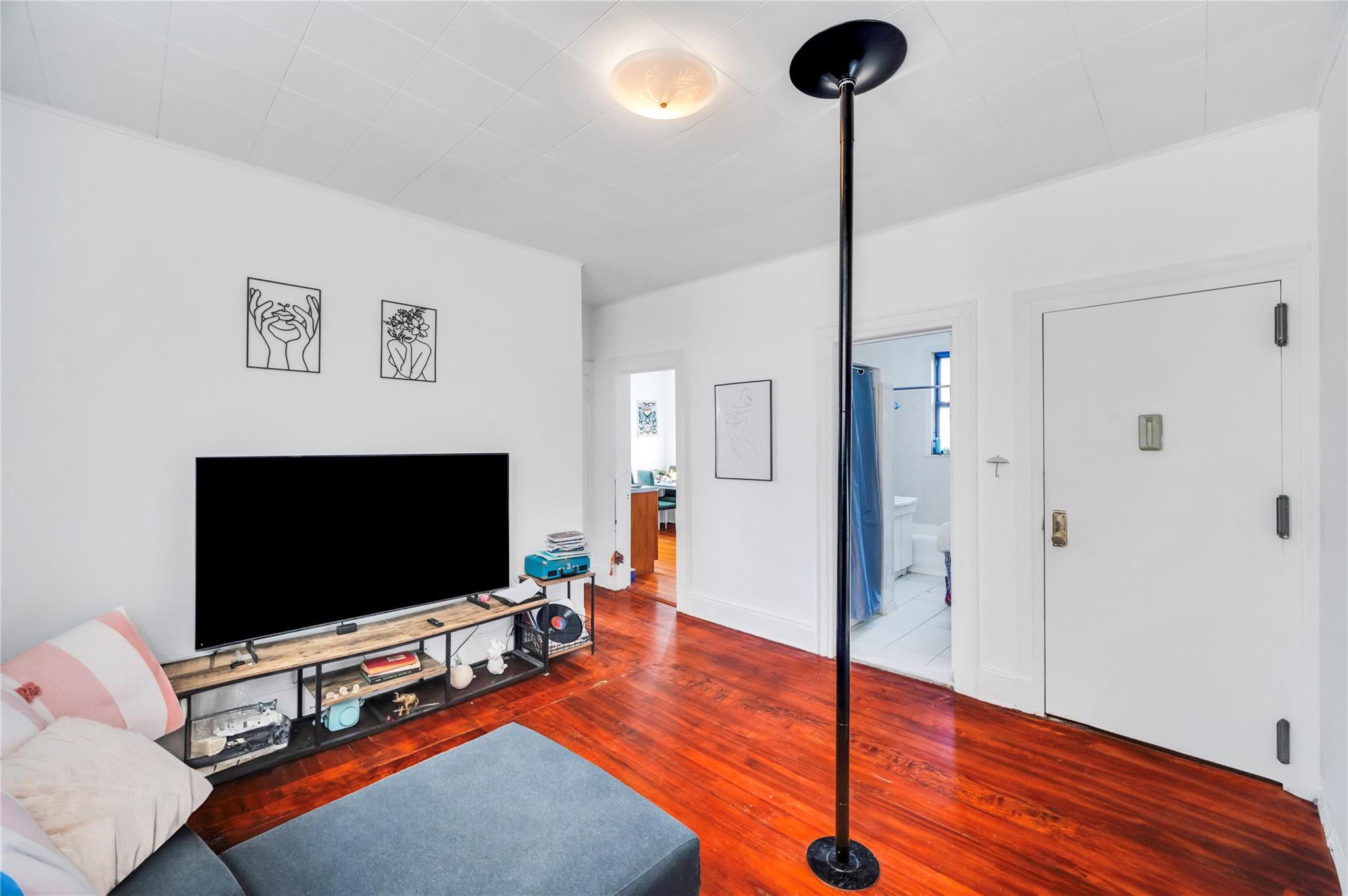 Single Family 77th  Queens, NY 11372, MLS-807768-10