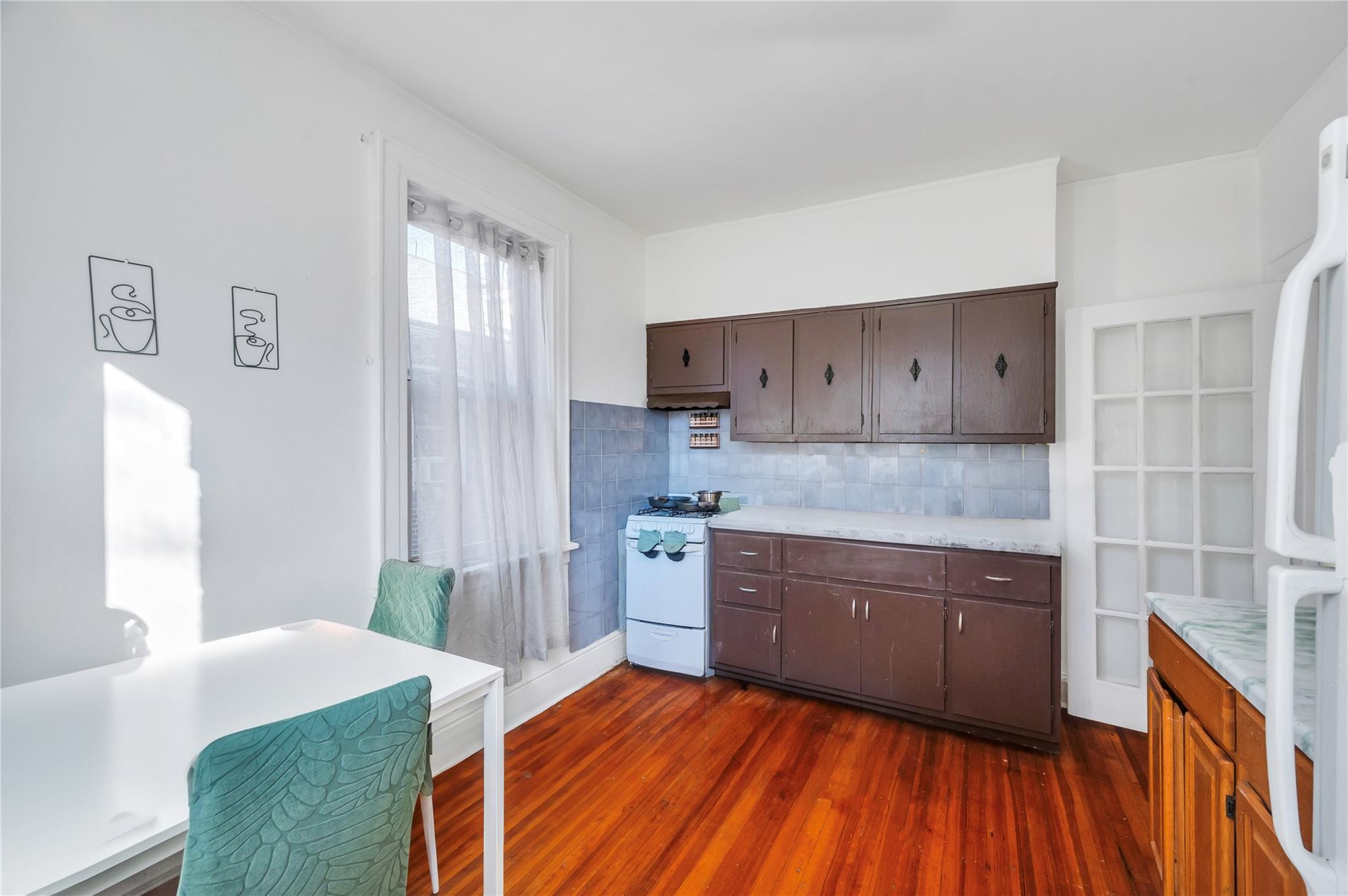 Single Family 77th  Queens, NY 11372, MLS-807768-23
